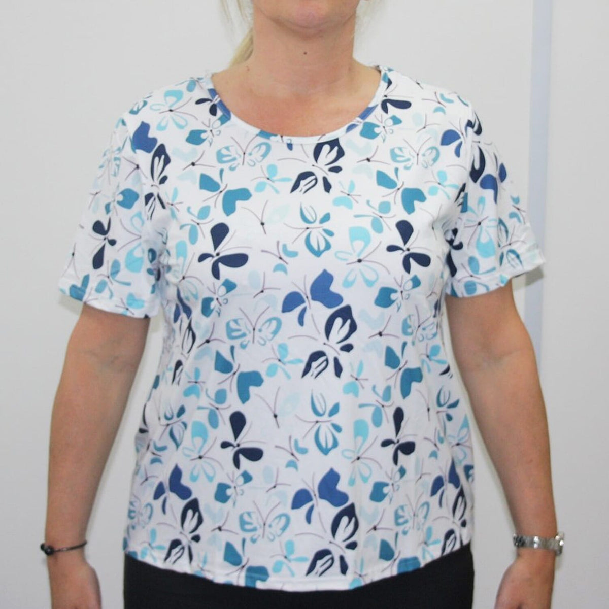 Aura Boutique Butterfly Print Short Sleeve Top - White and Grey 6100467 0