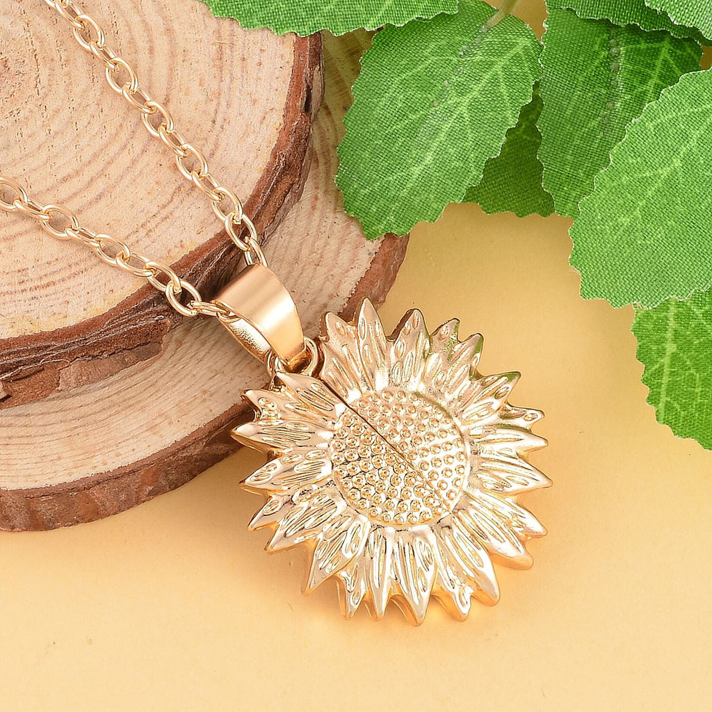 Aventurine Openable Wings Necklace (Size - 24) in Yellow Gold Tone 25.00 Ct