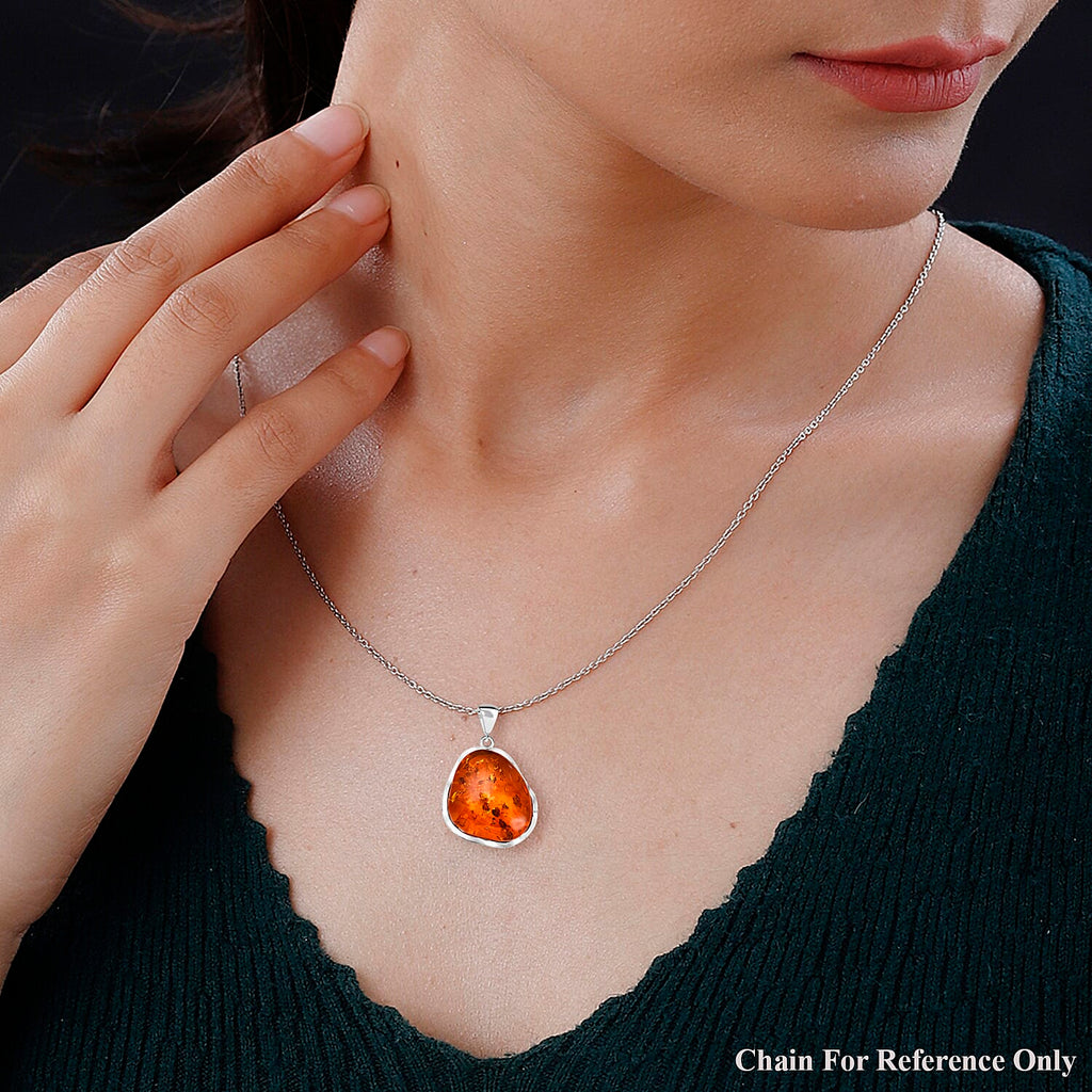 Tucson Special - Baltic Amber Solitaire Pendant in Sterling Silver, Silver Wt 8.00 Gms