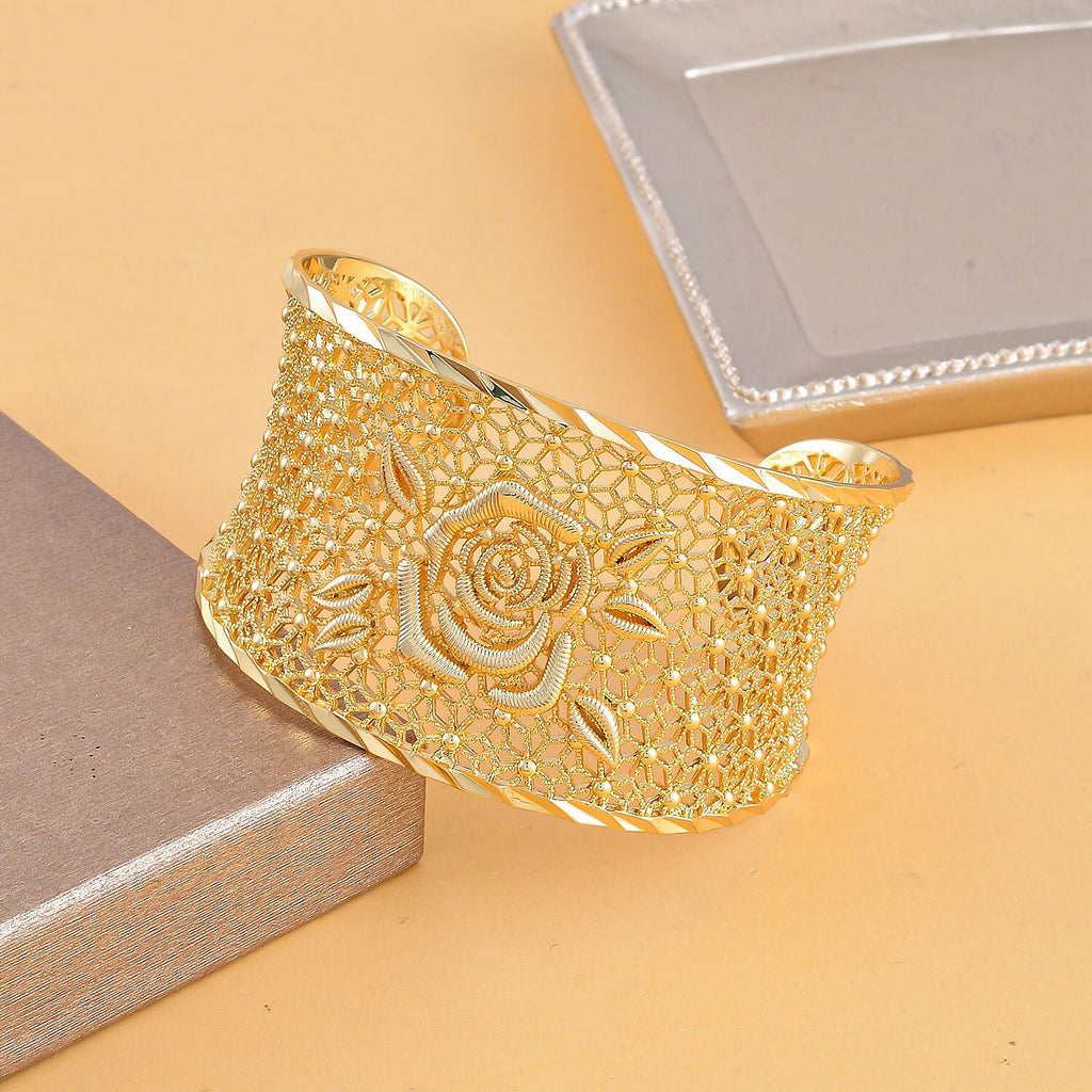 Rose Pattern Openable Bangle (Size 7.5 ) in Yellow Gold Tone