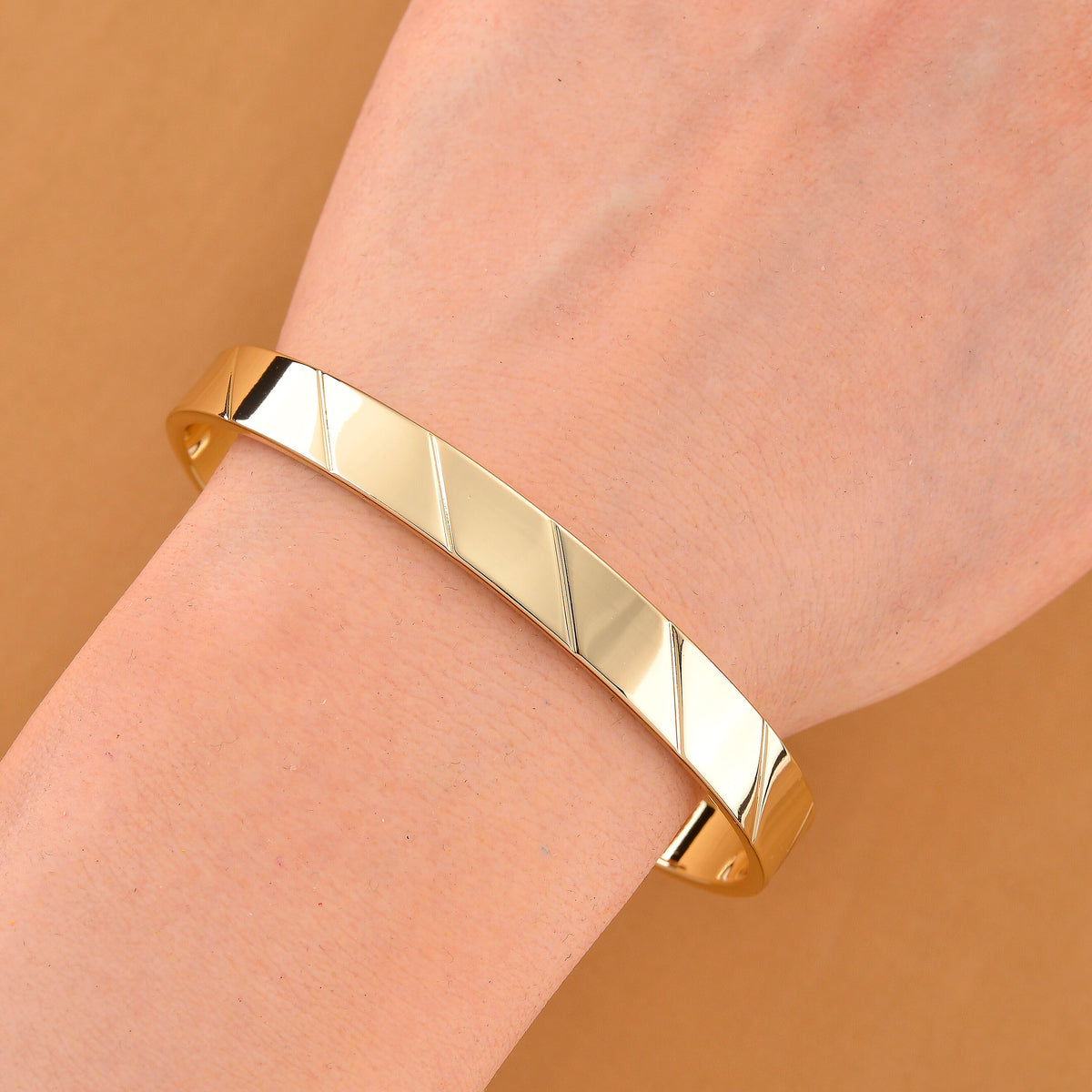 Magnetic Therapy Collection - Adjustable Magnetic Bangle in Gold Plated 8196321 2