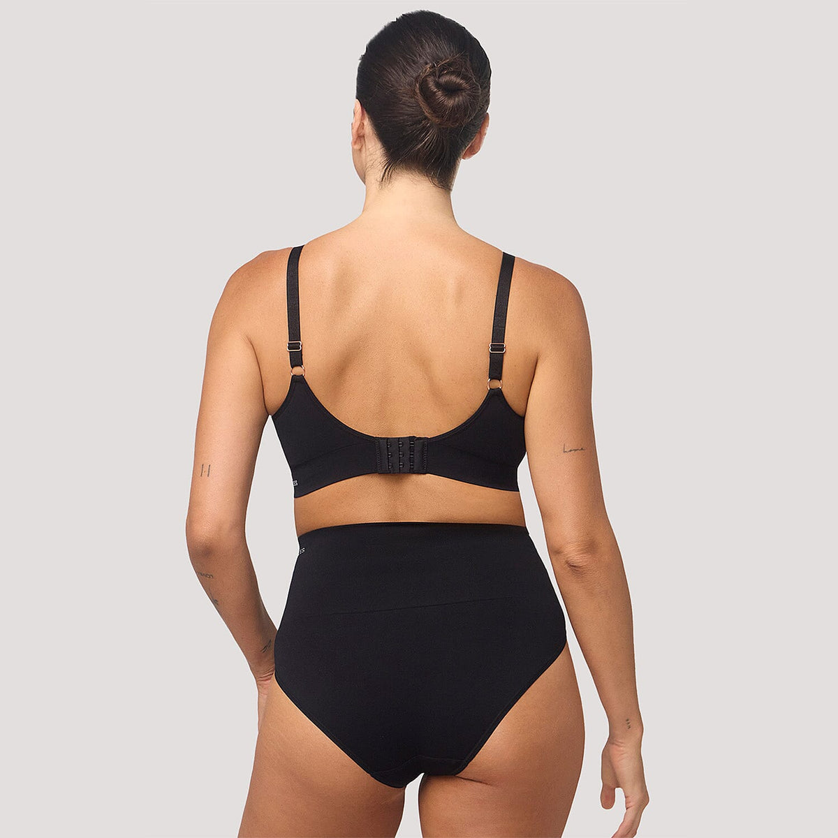 Bella Bodies Pack of 2 - Easyfit Adjustable Quick-Dry Wirefree Travel Bra with Removable Bra Pads (Size M) - Black V32666061 4