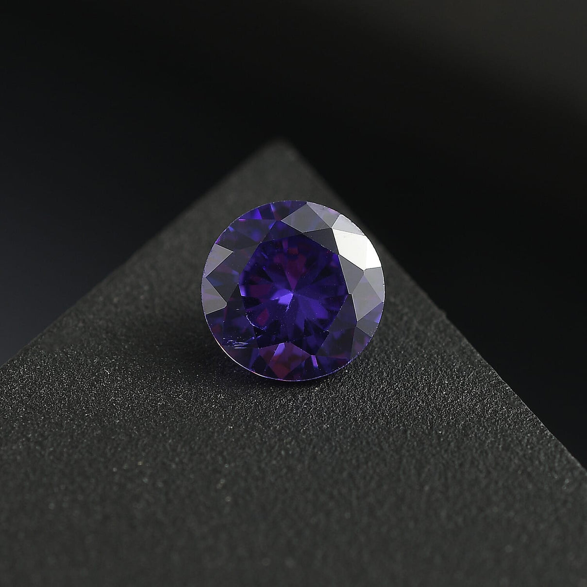 Blue Cubic Zirconia Loose Gemstone in Round Shape 3.1 Ct. 8063775 1
