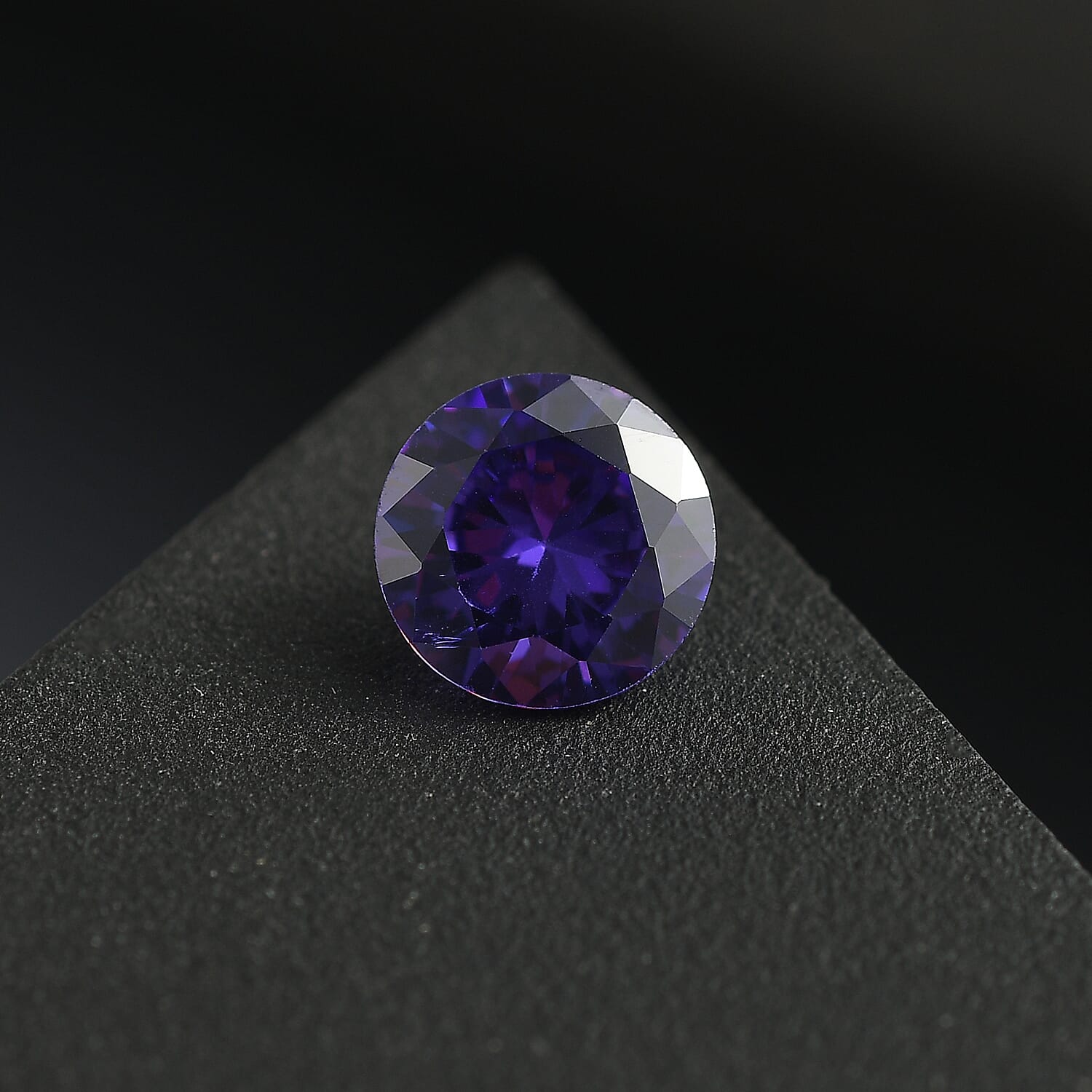 Blue Cubic Zirconia Loose Gemstone in Round Shape 3.1 Ct. 8063775 1