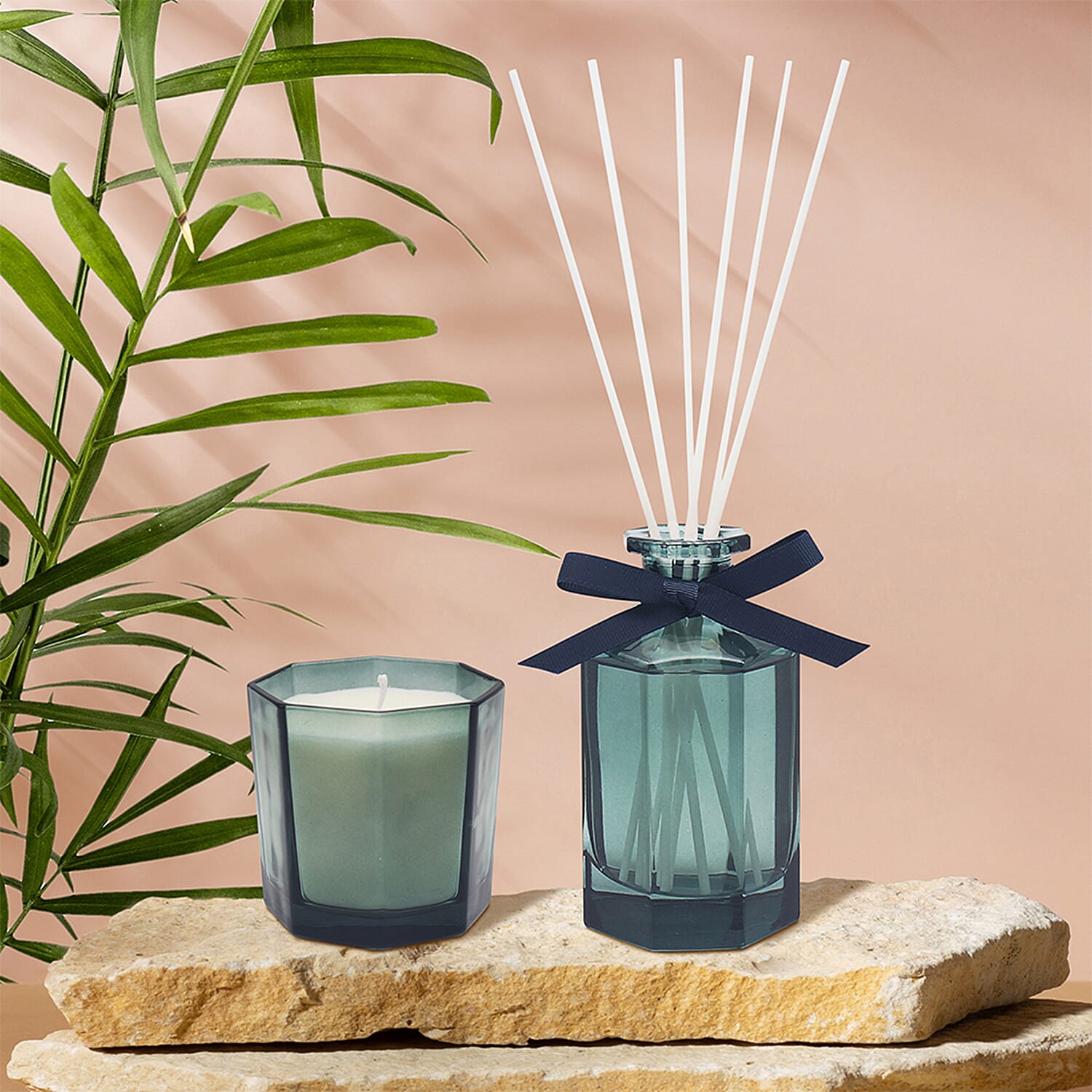 Candle and Diffuser Set in Oud and Sandalwood Fragrance 7974261 0