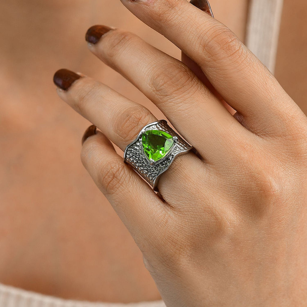 Chartreuse Quartz Solitaire Ring in Silver Tone 4.48 Ct.