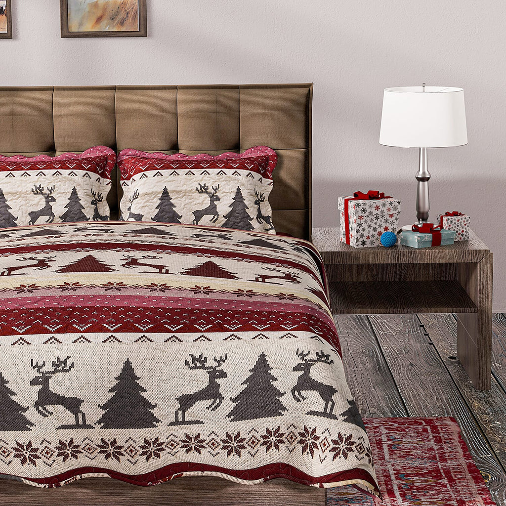 Christmas Bedding Set - Microfibre Quilt and Two Pillowcases (Size Double) - Red