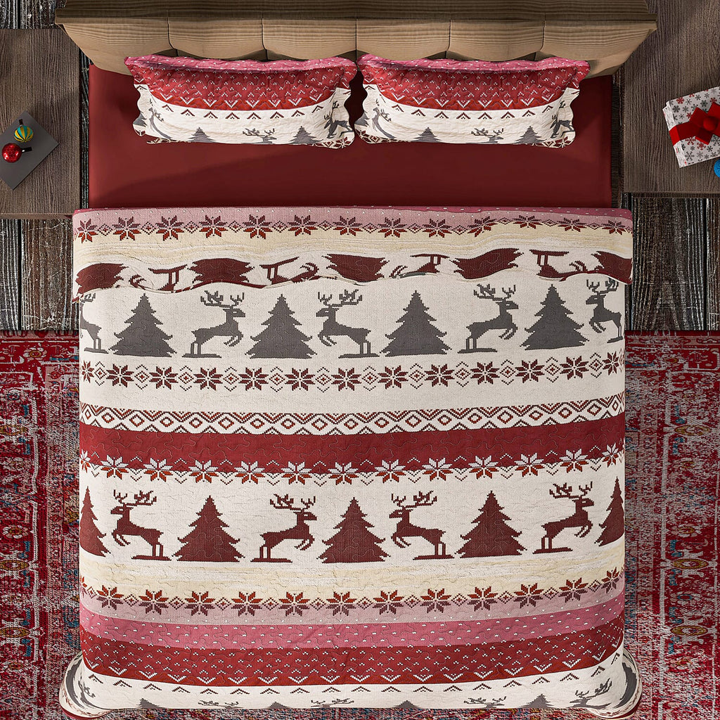 Christmas Bedding Set - Microfibre Quilt and Two Pillowcases (Size Double) - Red