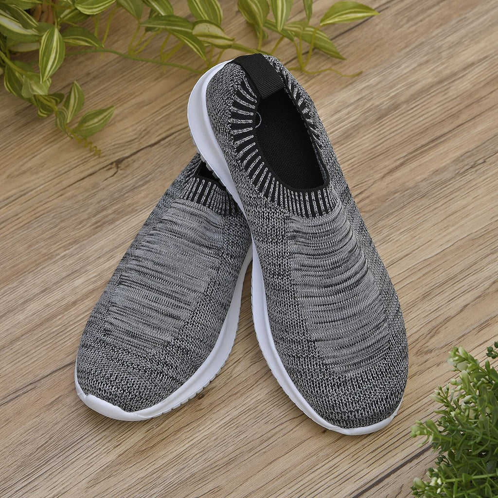 Close Out Comfy Knitted Trainers (Size 3) - Dark Grey & White