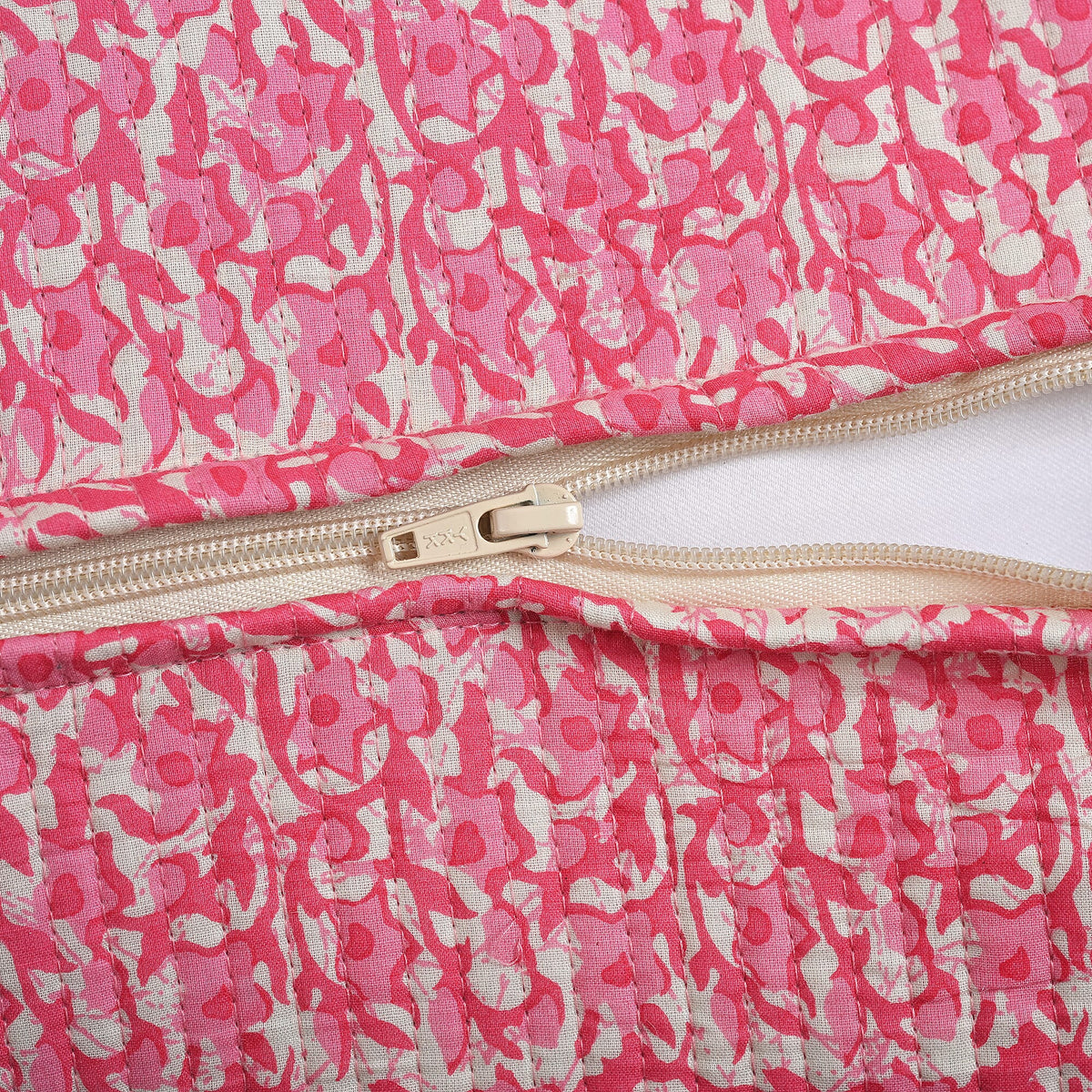 Cotton Quilted Travel Bag with Zipper Closure V32530415 6