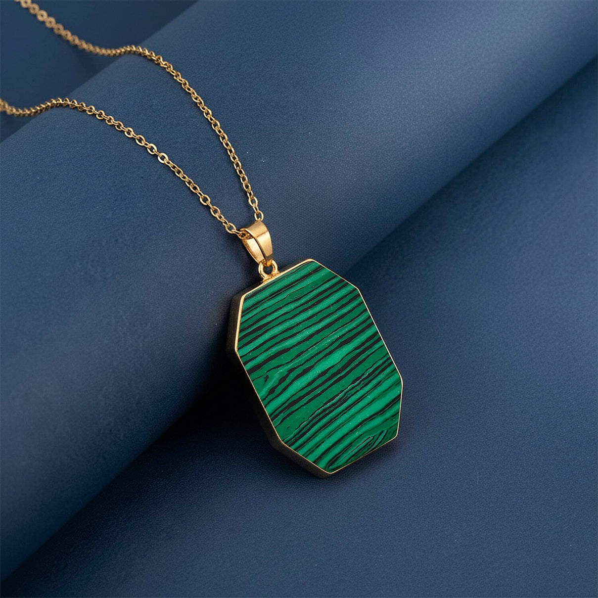 Malachite Solitaire Pendant with Chain (Size 20-2 Ext) 20.00 Ct.(36x25) 4426066 2