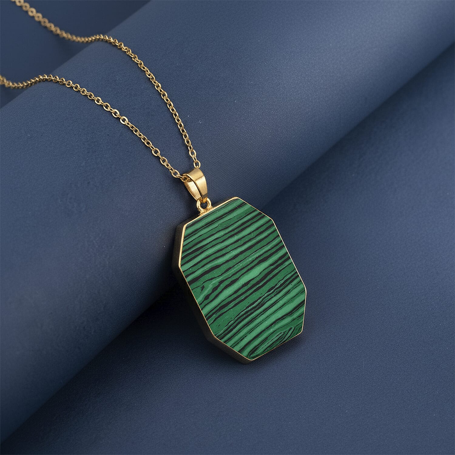Malachite Solitaire Pendant with Chain (Size 20-2 Ext) 20.00 Ct.(36x25) 4426066 2