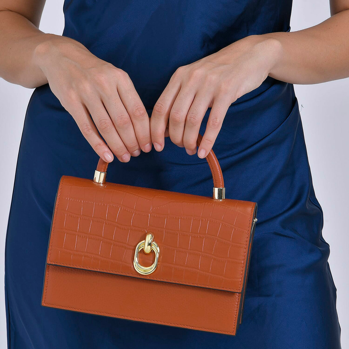 Crocodile-Embossed Genuine Leather Crossbody Bag 7726069 5