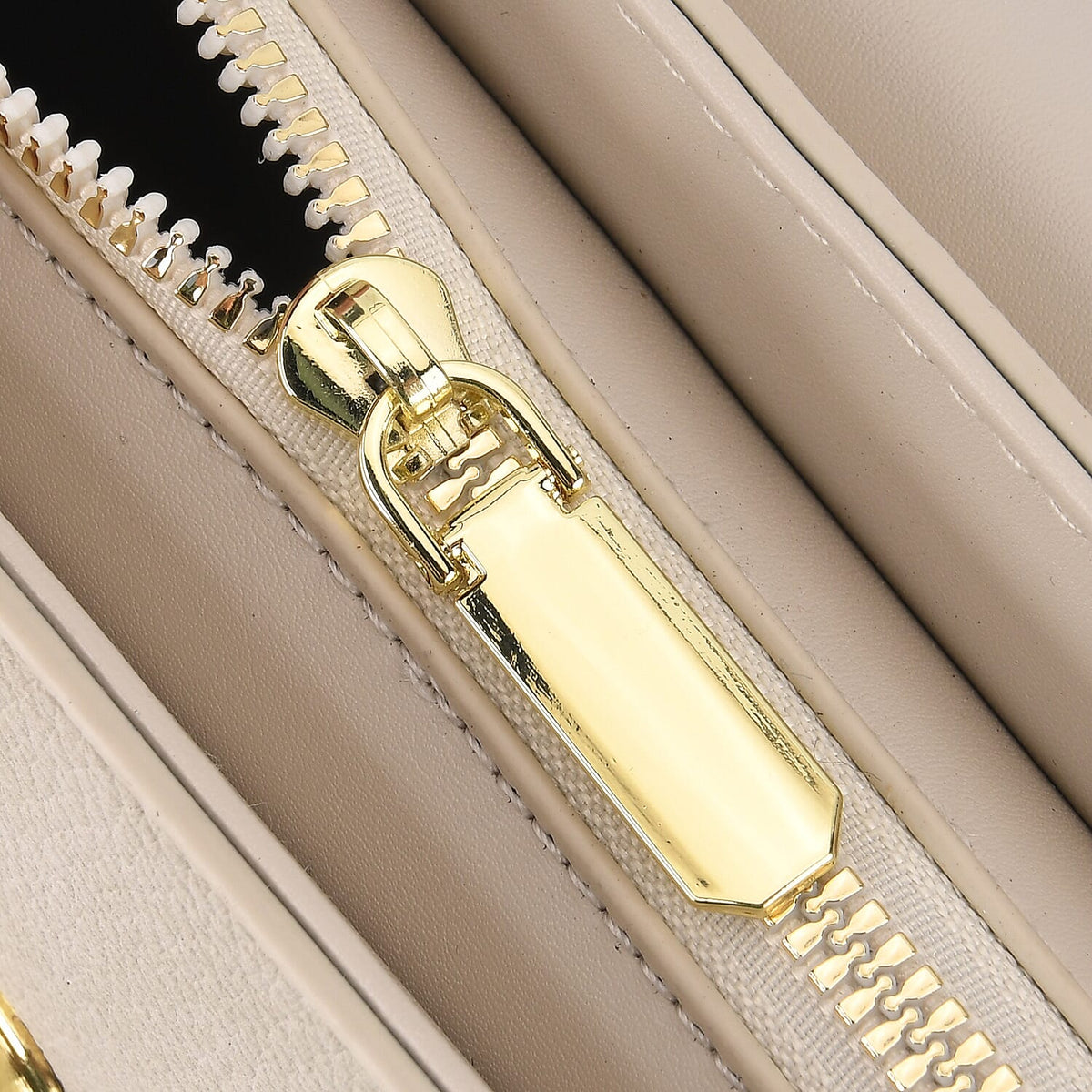 Designer Inspired - Convertible Clutch &amp; Baguette Shoulder Bag with Chain Strap - Off White V32523033 8