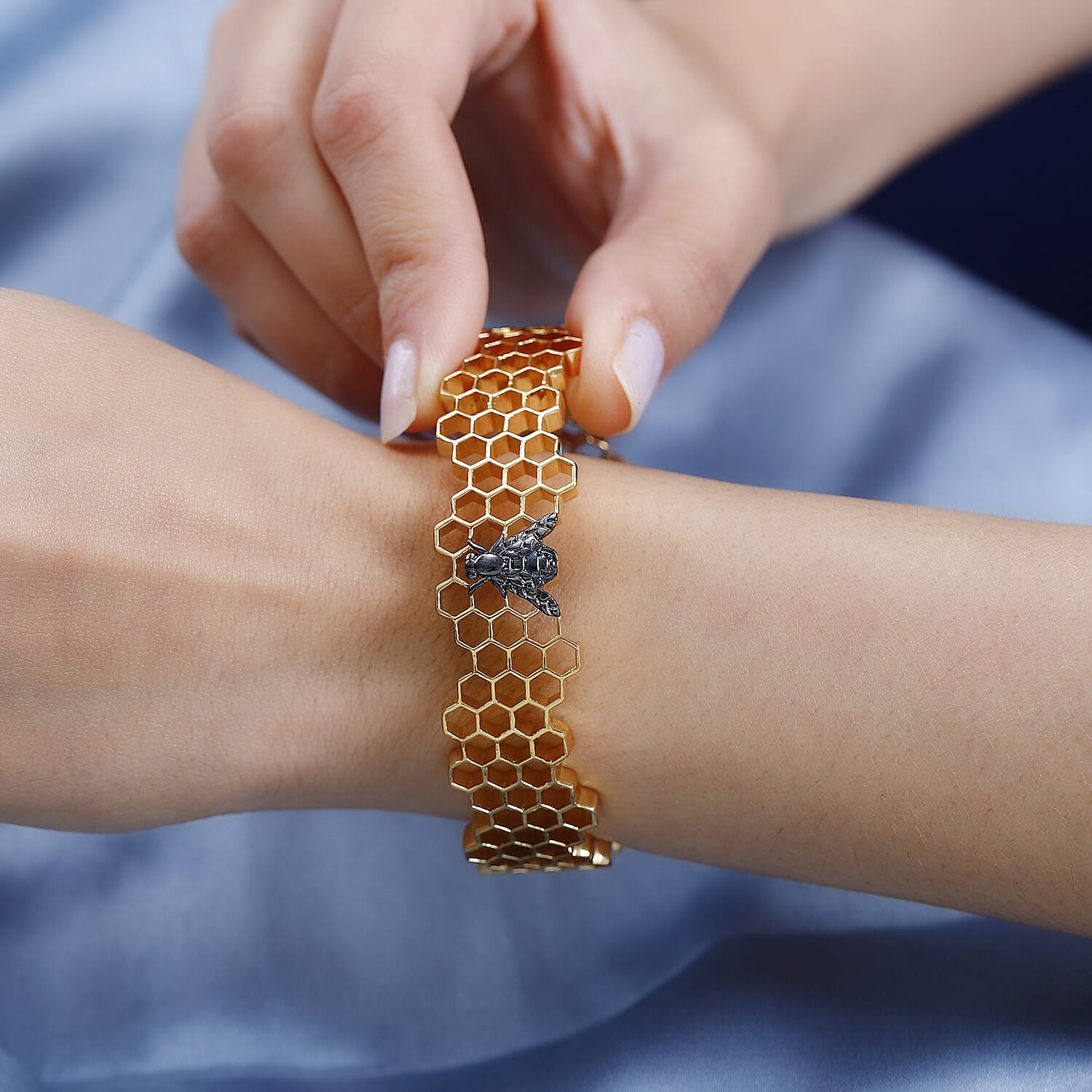 Limited Design Closeout Deal - Honeycomb Bee Cuff Bangle Size (7.5) 7571660 2