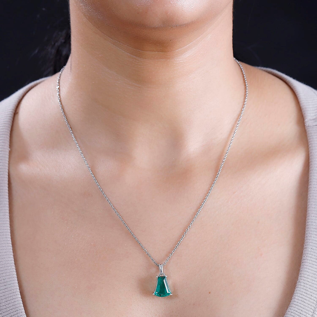 Emeraldine  Quartz Solitaire Pendant in Platinum Overlay Sterling Silver 5.00 Ct. 4300022 3