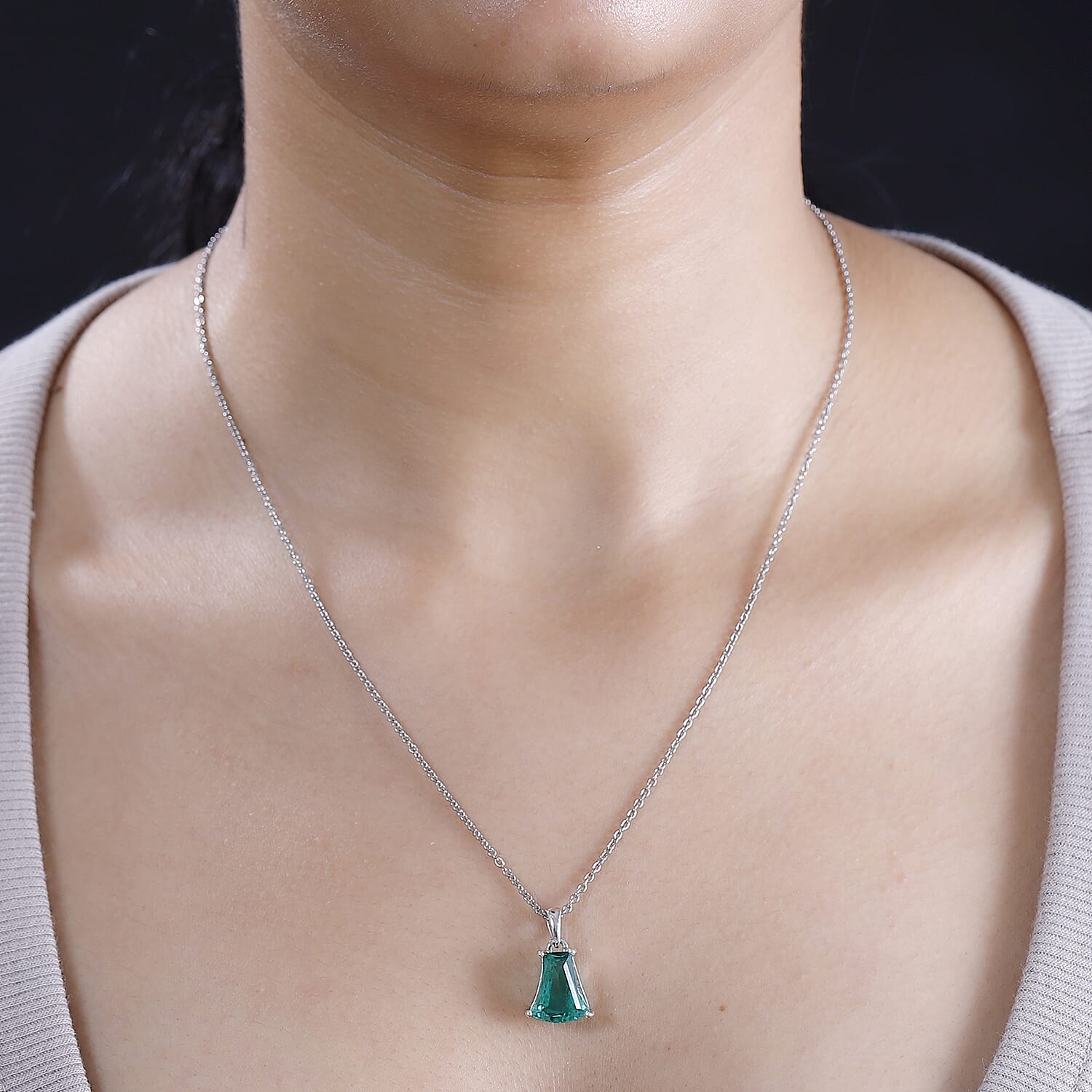 Emeraldine  Quartz Solitaire Pendant in Platinum Overlay Sterling Silver 5.00 Ct. 4300022 3