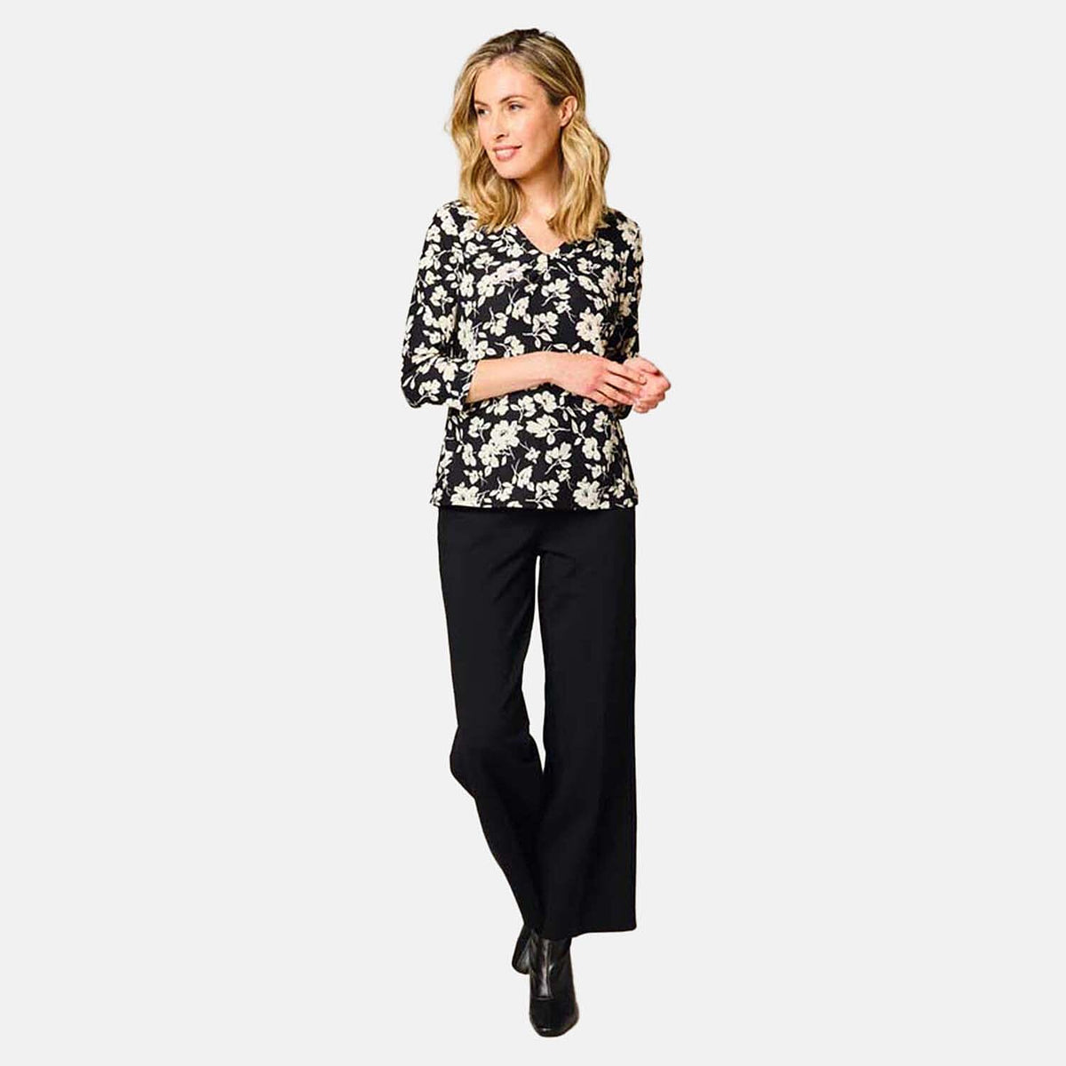 Emreco 3/4 Sleeve V-Neck Floral Print Top 8051968 1