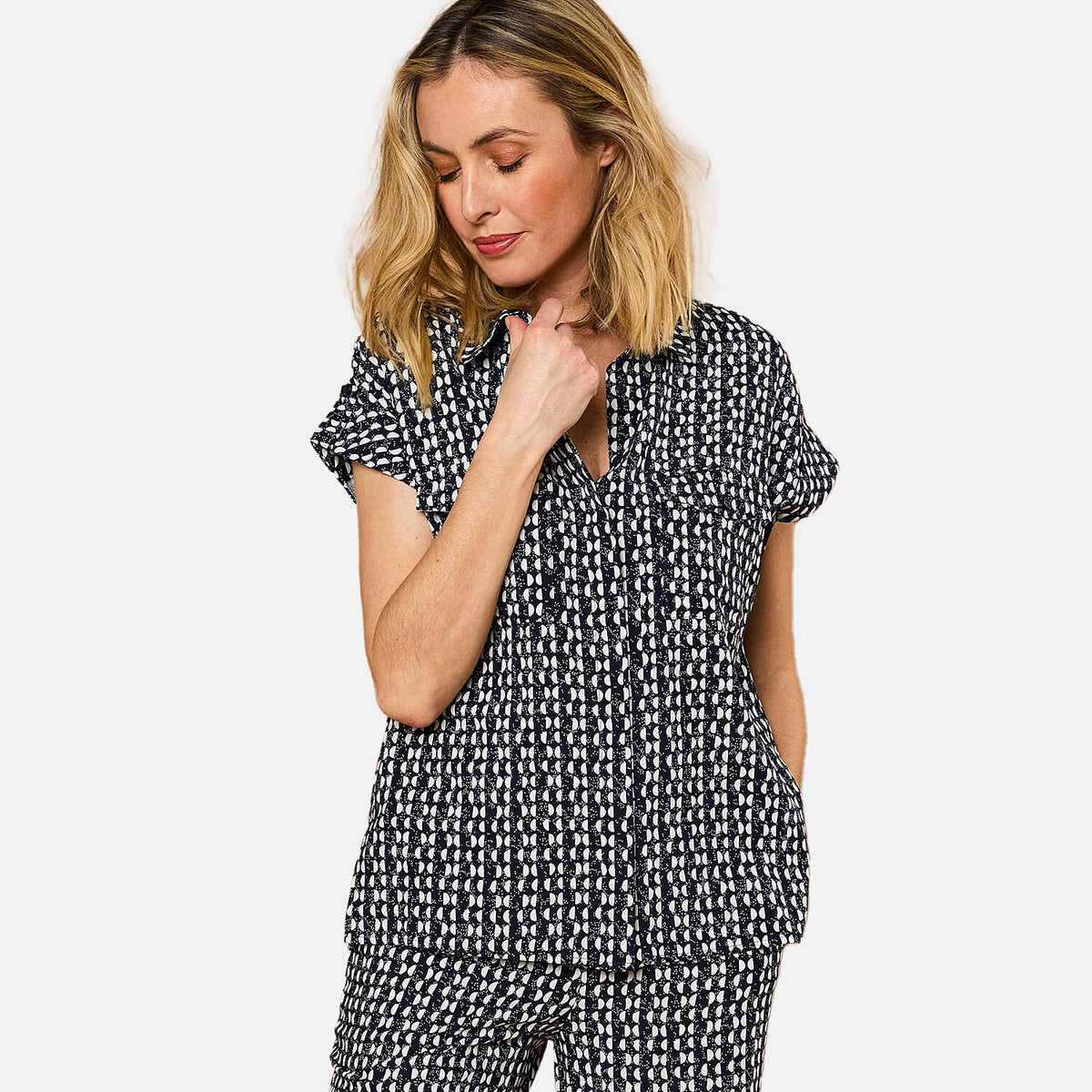 Emreco 100% Viscose Roll Sleeve Relaxed Fit Geo Print Blouse (Size 10) - Navy Cream 7859239 0