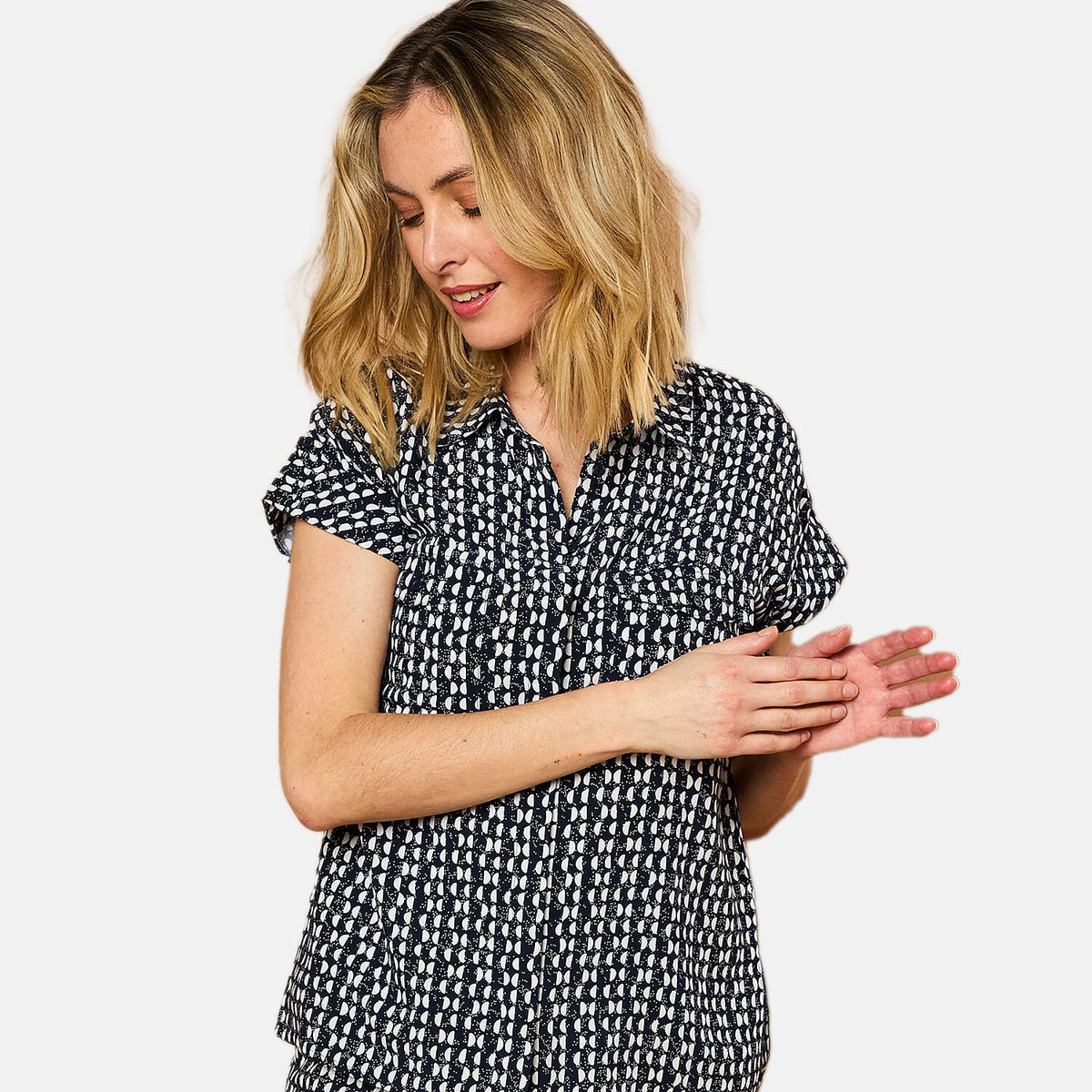 Emreco 100% Viscose Roll Sleeve Relaxed Fit Geo Print Blouse (Size 10) - Navy Cream 7859239 2