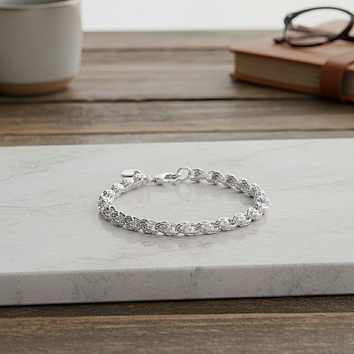 Designer Inspired Link Chain Bracelet (Size - 7.5) with Lobster Clasp in Silver Tone V32624982 2