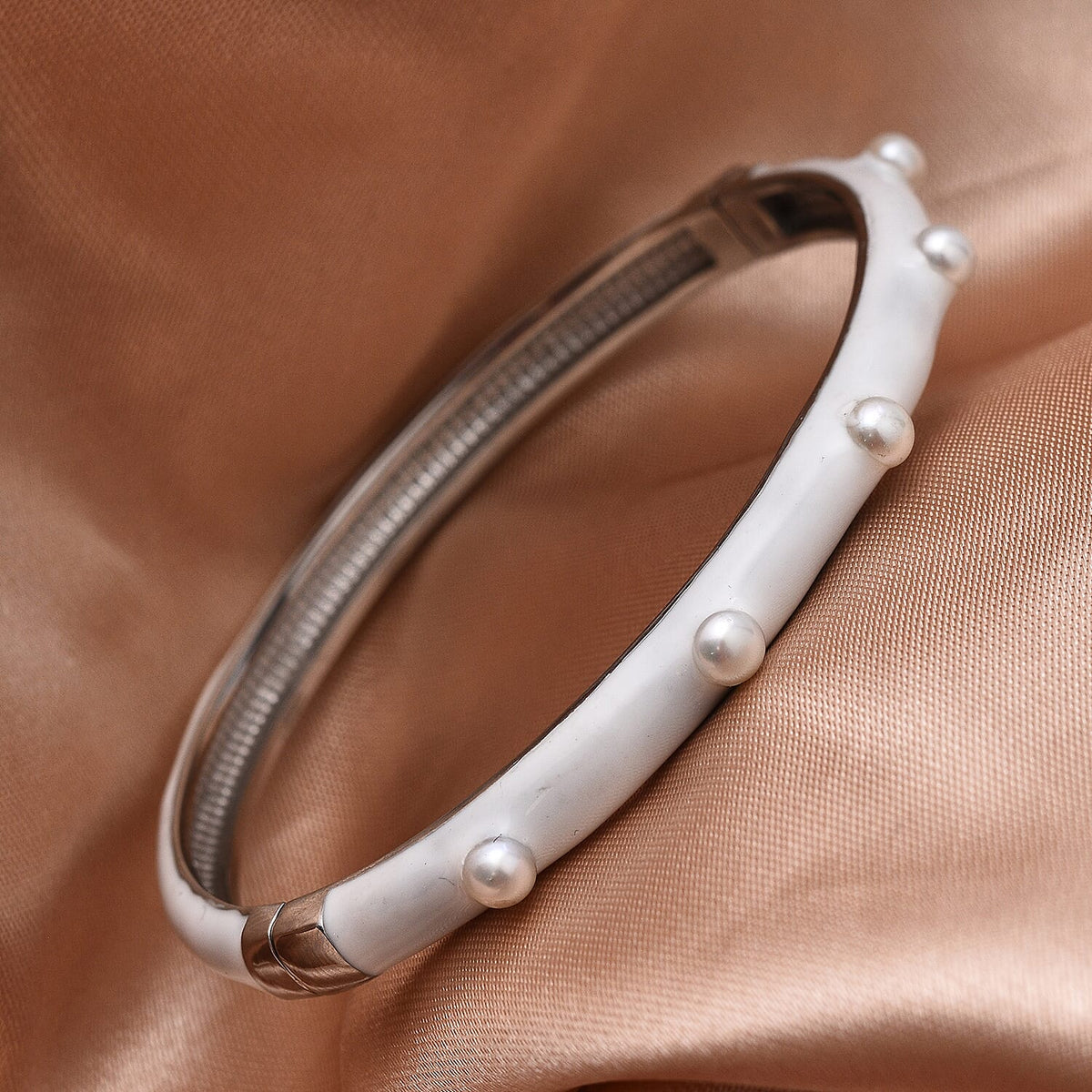 Freshwater Pearl Enamelled Bangle in Silver-tone 9033113 2