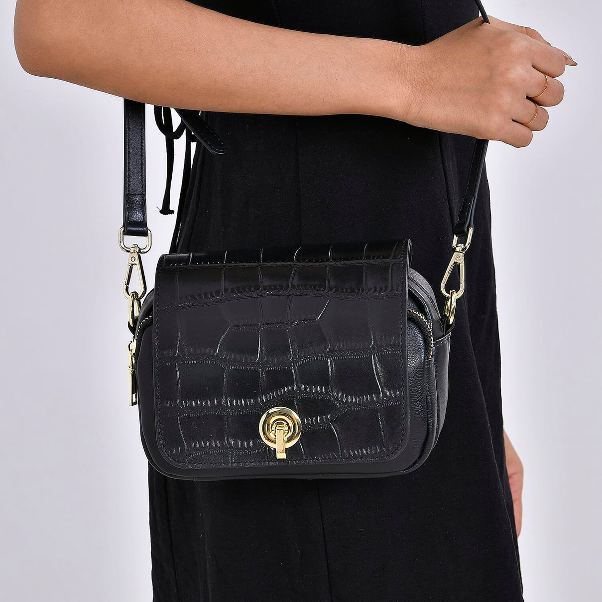Sencilez Of Barcelona Genuine Leather Croc Embossed Crossbody Bag 7730327 3