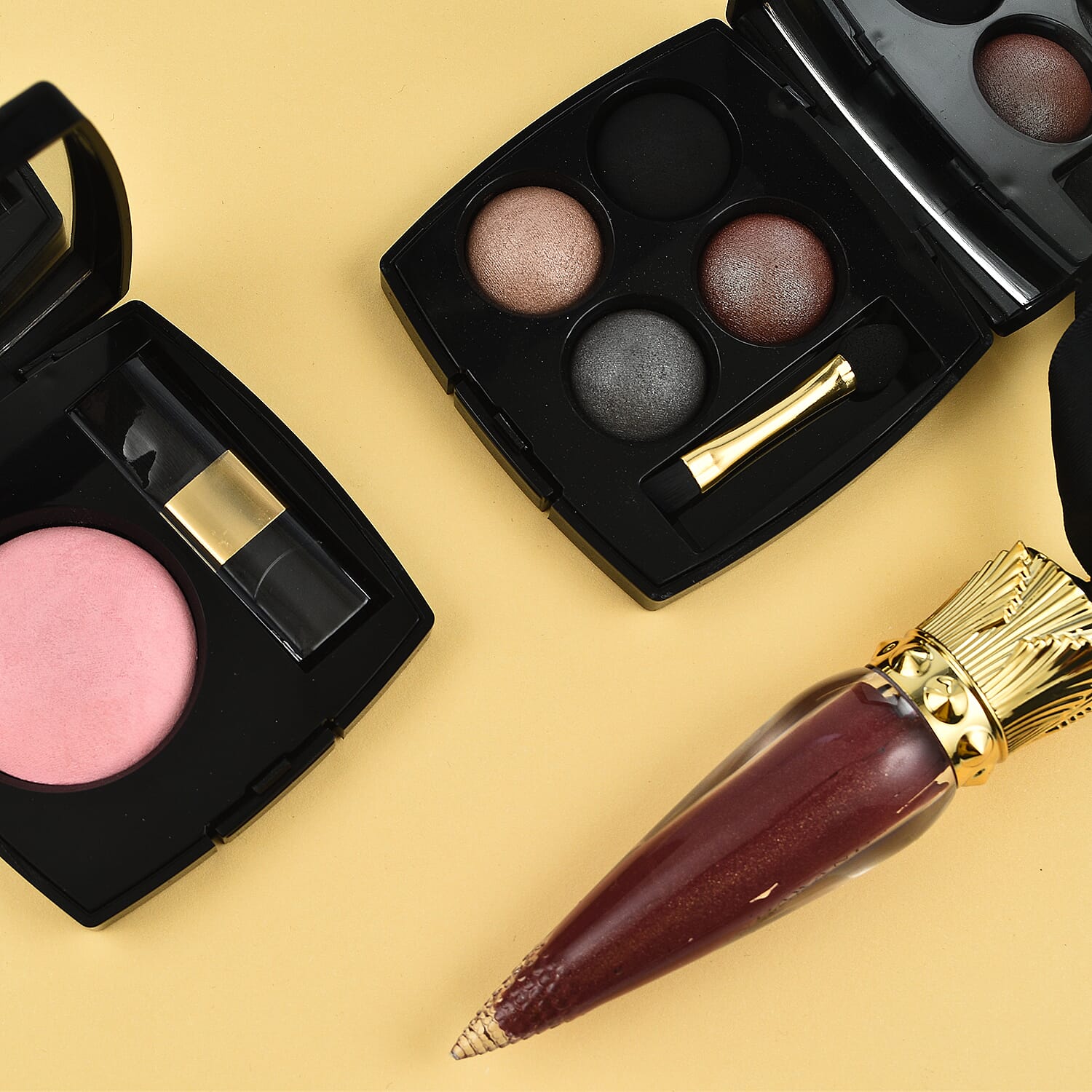 GlindaWand Smokey Night - Look 4 (1 x Smoke Fuma Eye Make Up Palette, 1 x Ava Cheek Palette, 1 x Patience Lipgloss and 1 x GlindaWand Makeup Bag) 7065651 1