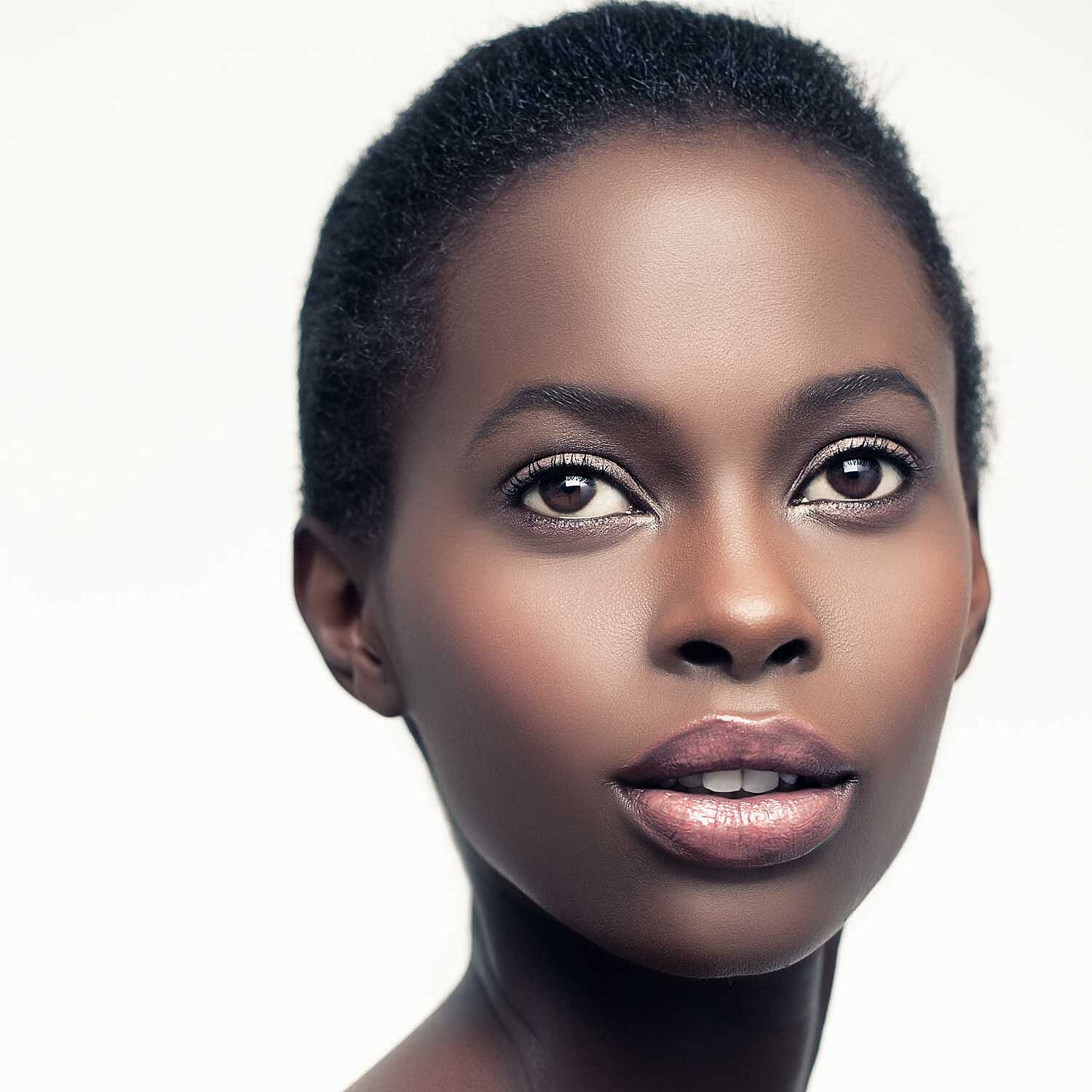 Glindawand: Duo Gift Box (Incl. Fountain of Youth Elixir - 25ml and Divinity Foundation Make Up - 10G) - Ebony 7147677 6