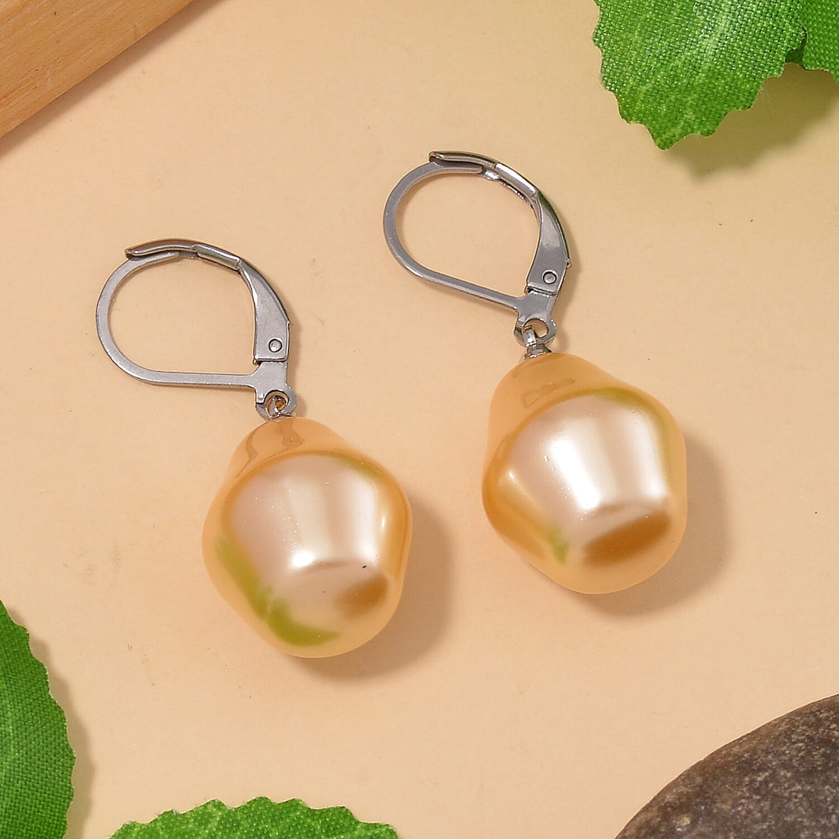 Golden Colour Shell Pearl Earrings V32490001 2