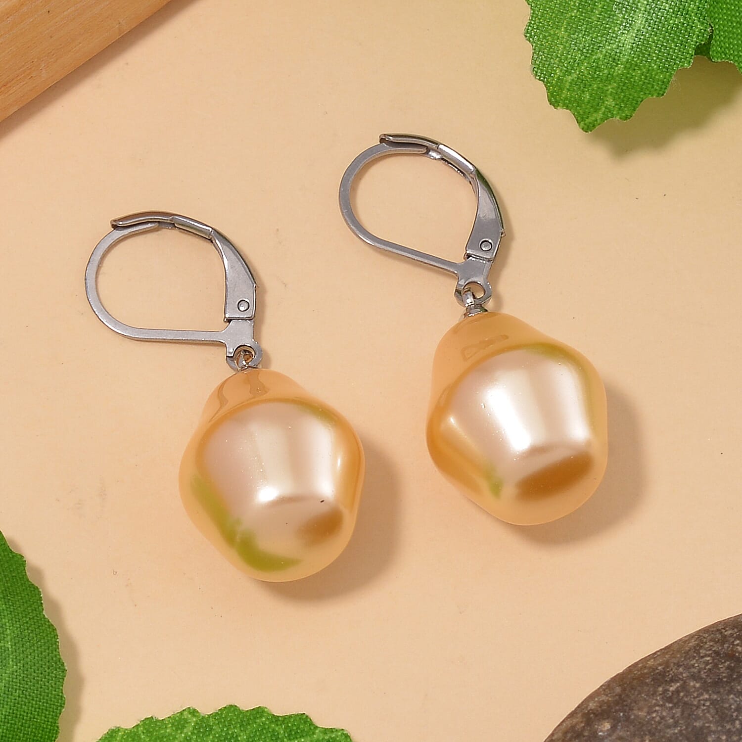Golden Colour Shell Pearl Earrings V32490001 2