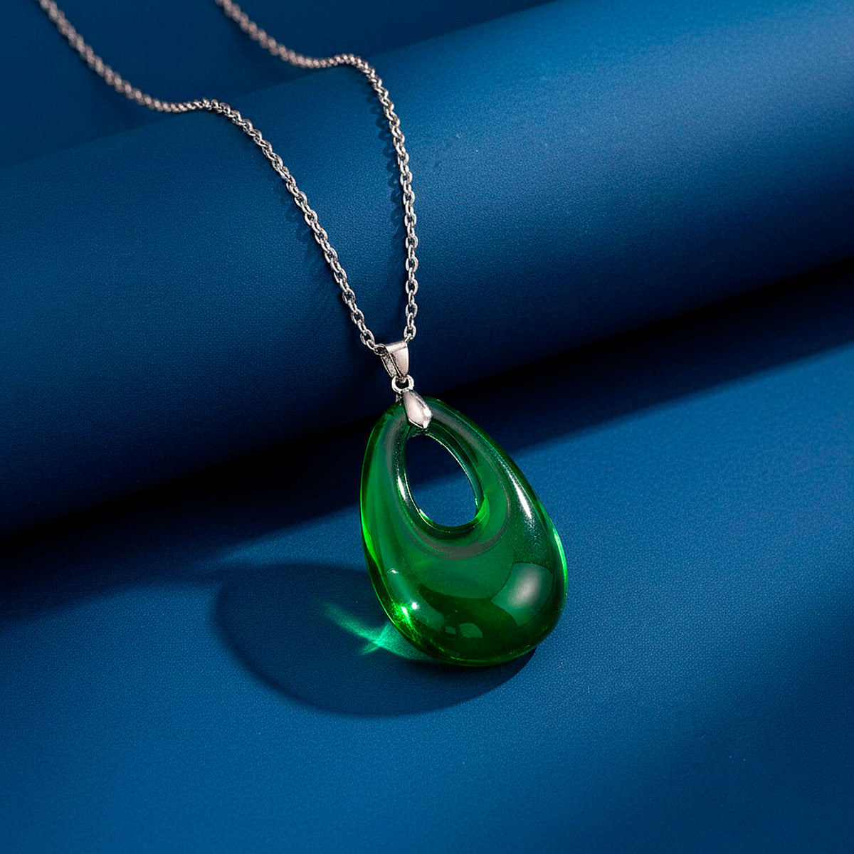 Green Crystal Teardrop Pendant with Chain (Size 24) in Silver Tone (48x32) V32513275 1