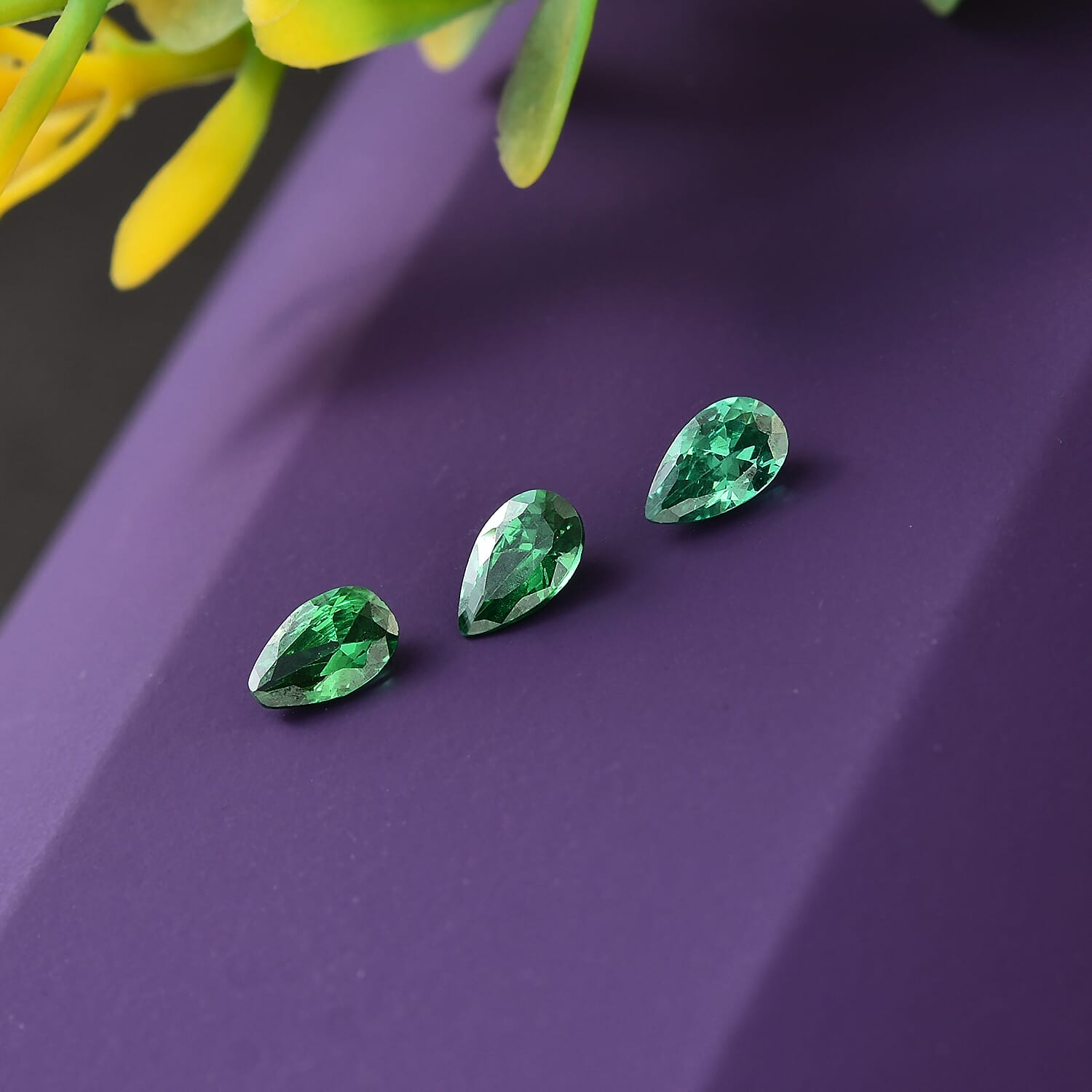 Set of 3 Green Cubic Zirconia Loose Gemstones in Pear Shape 0.85 Ct. 8062463 1