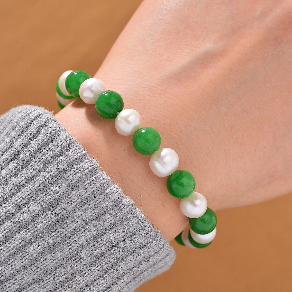 Enhanced Green Jade, Fresh Water Pearl Stone Bracelet (Size 7.5 Stretchable) 100.00 Ct. 8125526 1