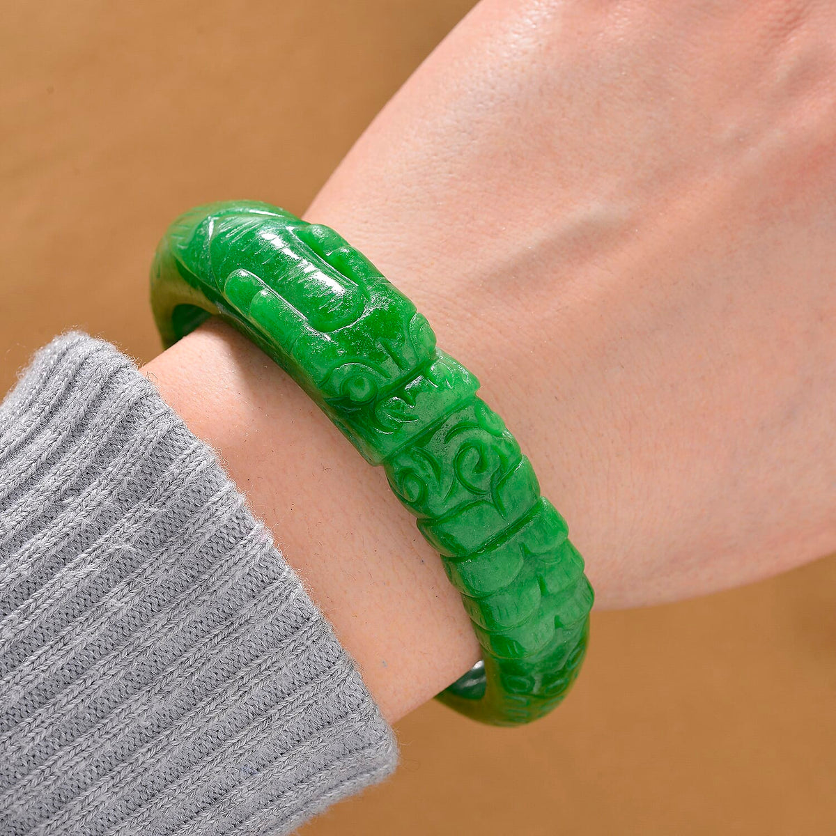 Pixiu Green Jade Stone Bangle (Size 7.5) 240.00 Ct. V32521038 2