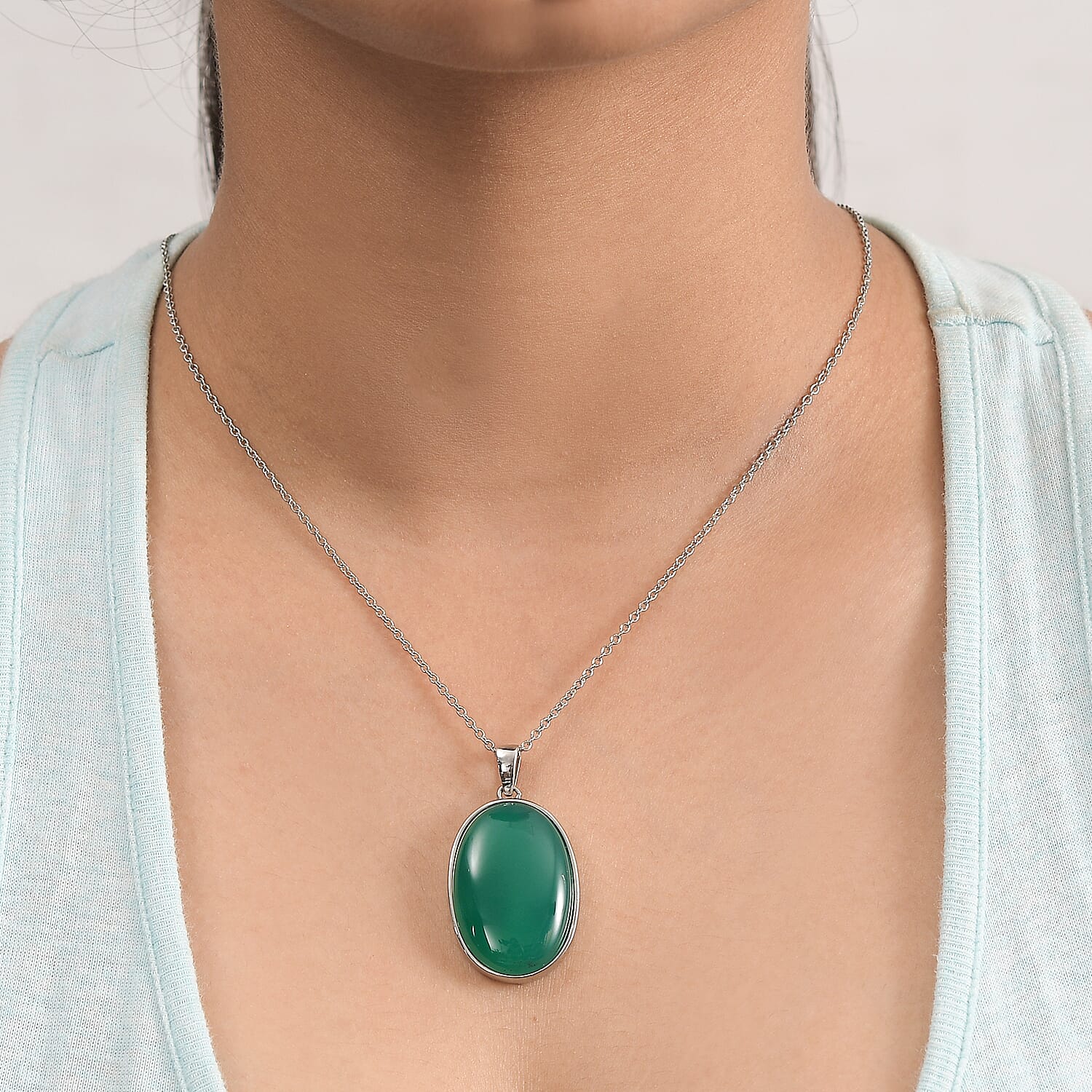 Verde Onyx Solitaire Pendant with Chain (Size 20)  30.00 Ct. 4290158 2