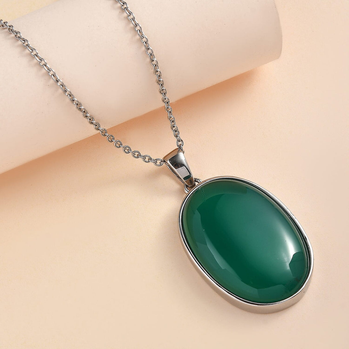 Verde Onyx Solitaire Pendant with Chain (Size 20)  30.00 Ct. 4290158 3