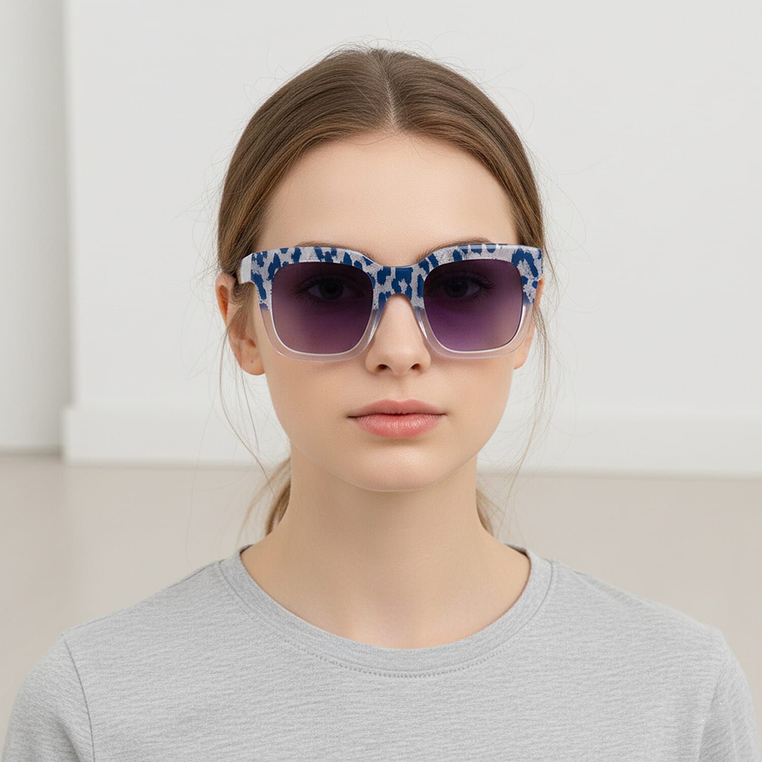 Guess Stylish Crystal Blue Patterned Classic Square Frame Sunglasses - White 8214880 1