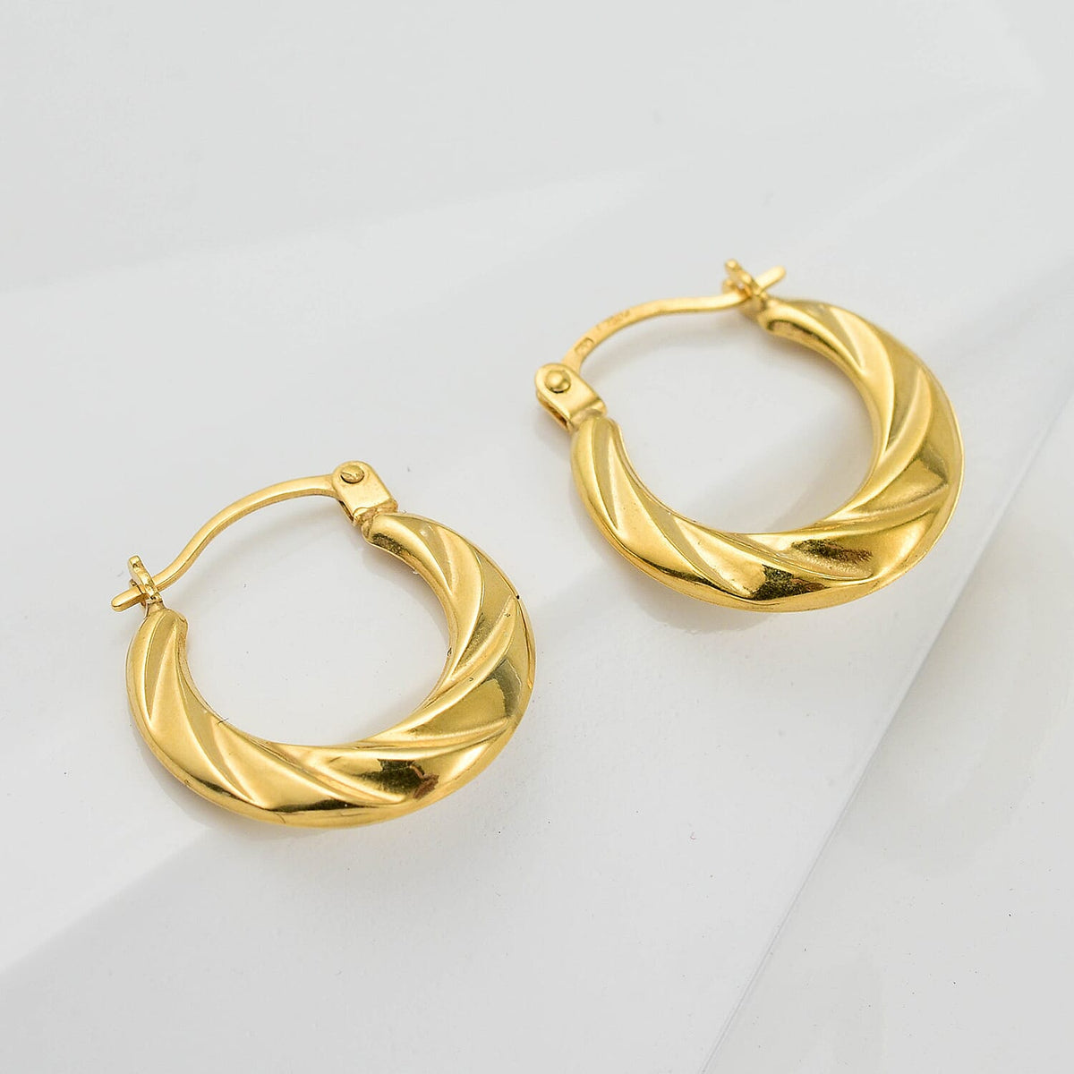 Hatton Garden Closeout - 18K Yellow Gold Twisted Hoop Earring 7670314 1
