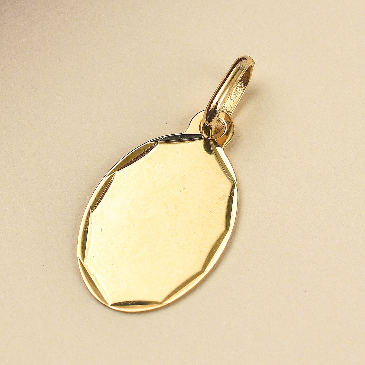 Hatton Garden Closeout - 9K Yellow Gold Carved Edge Oval Pendant 7647273 1