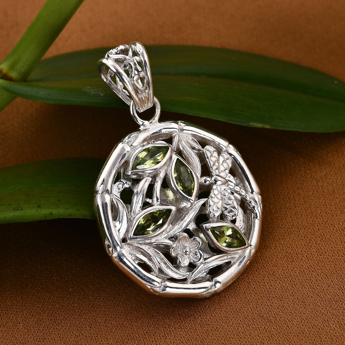 Royal Bali Collection - Hebei Peridot Pendant in Sterling Silver 1.12 Ct, Silver Wt. 6.84 Gms 7132248 3