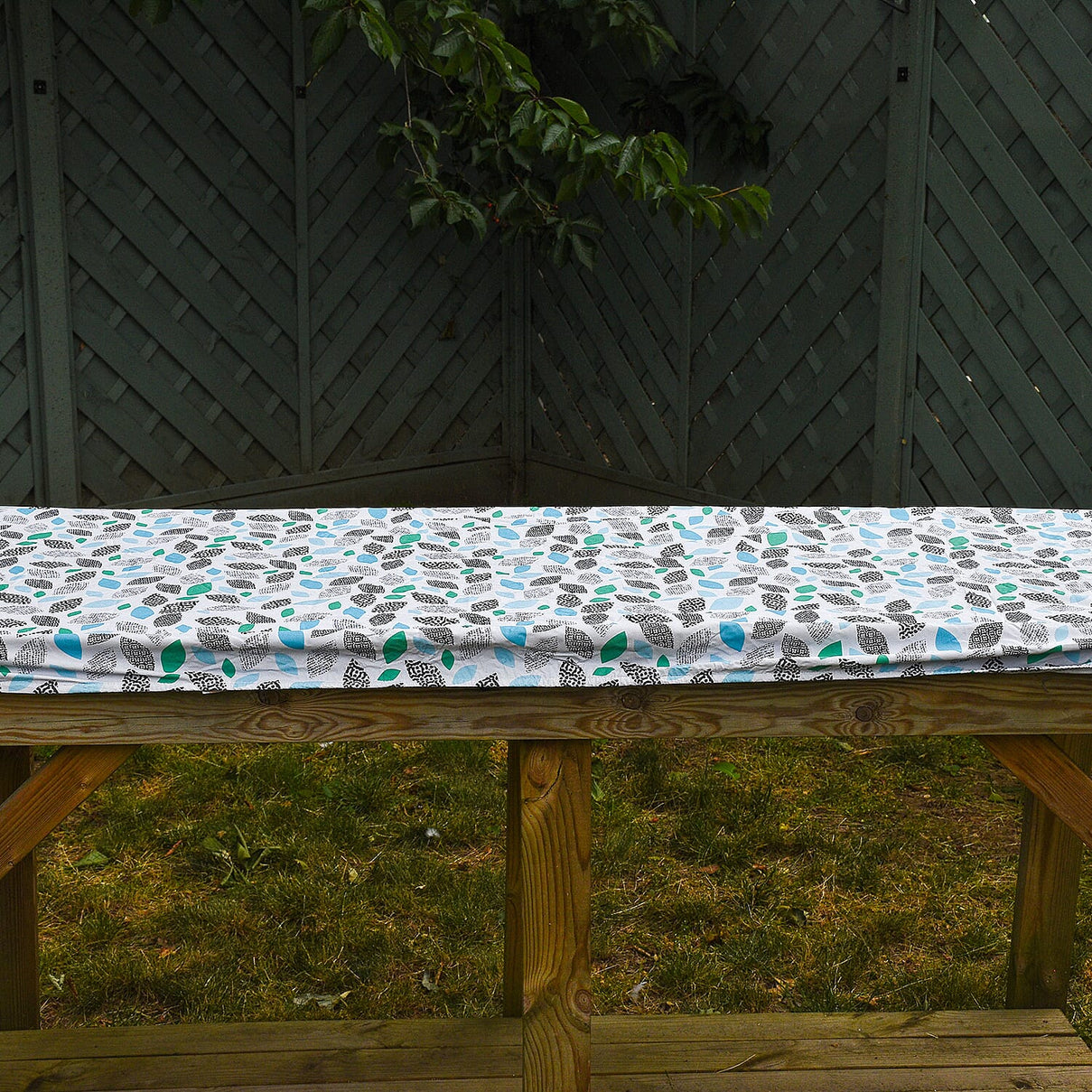 Homesmart Leaves Pattern Rectangle Table Cloth (Size 193x86 cm) - White and Multi 7276191 1