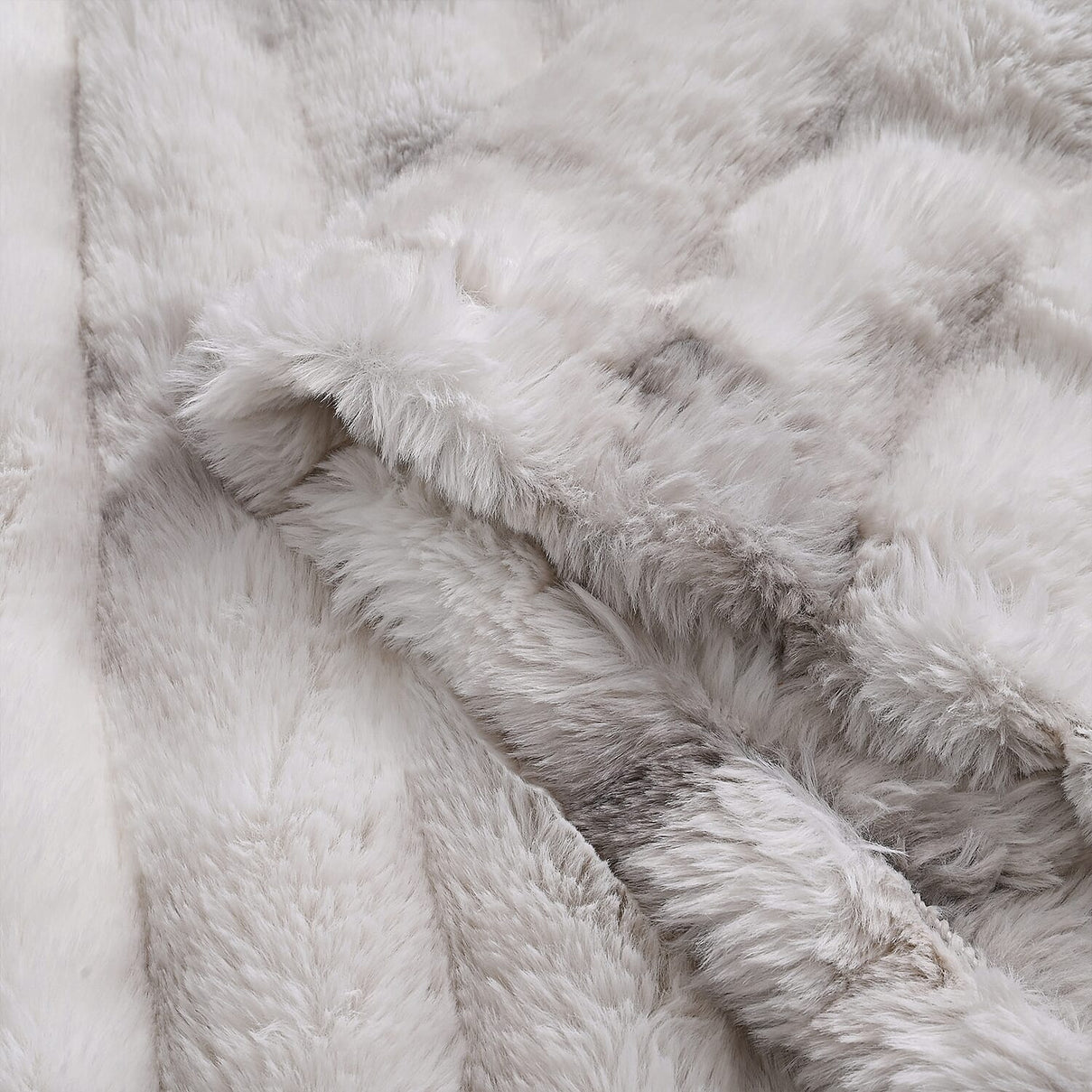THE MOST SUMPTUOUS BLANKET AT TJC - LIVMORE Faux Rabbit Fur Blanket 650 GSM (Size 200x150 cm) - Grey &amp; White 8188274 6