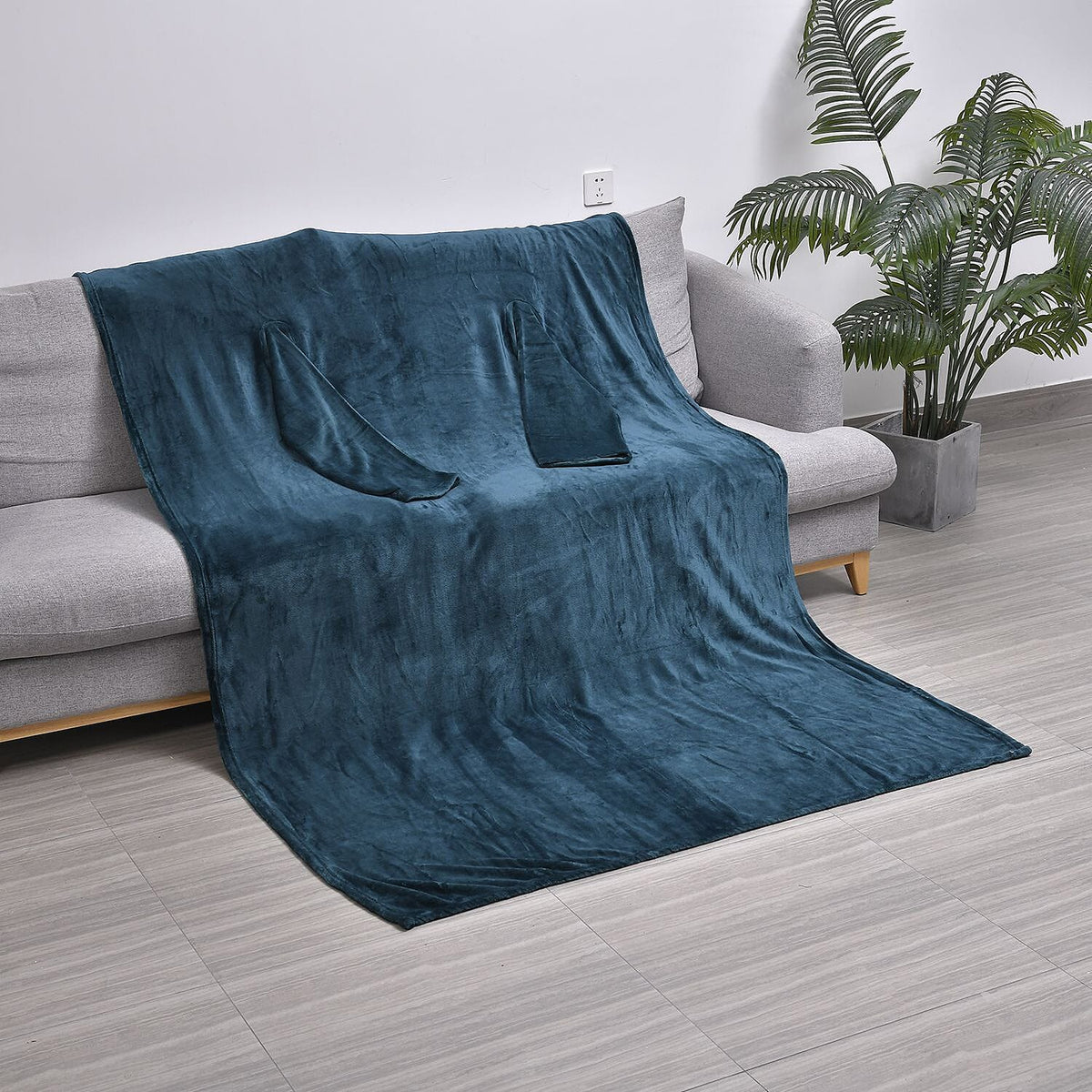 Homesmart Super Soft Flannel Blanket with Sleeves - Green 7083319 0