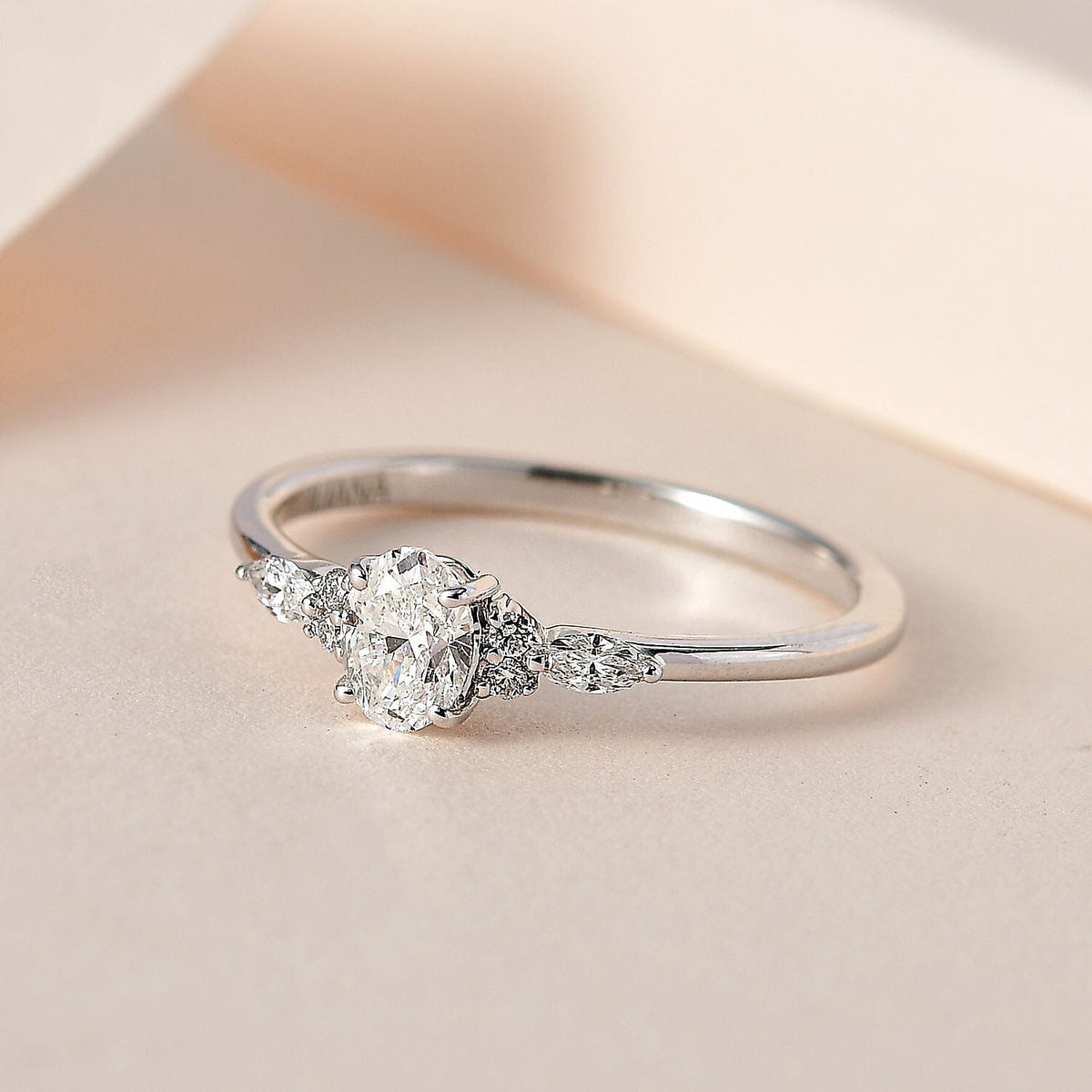 ILIANA - Diamond Solitaire Ring in 18K W Gold, IGI Certified 7557399 2