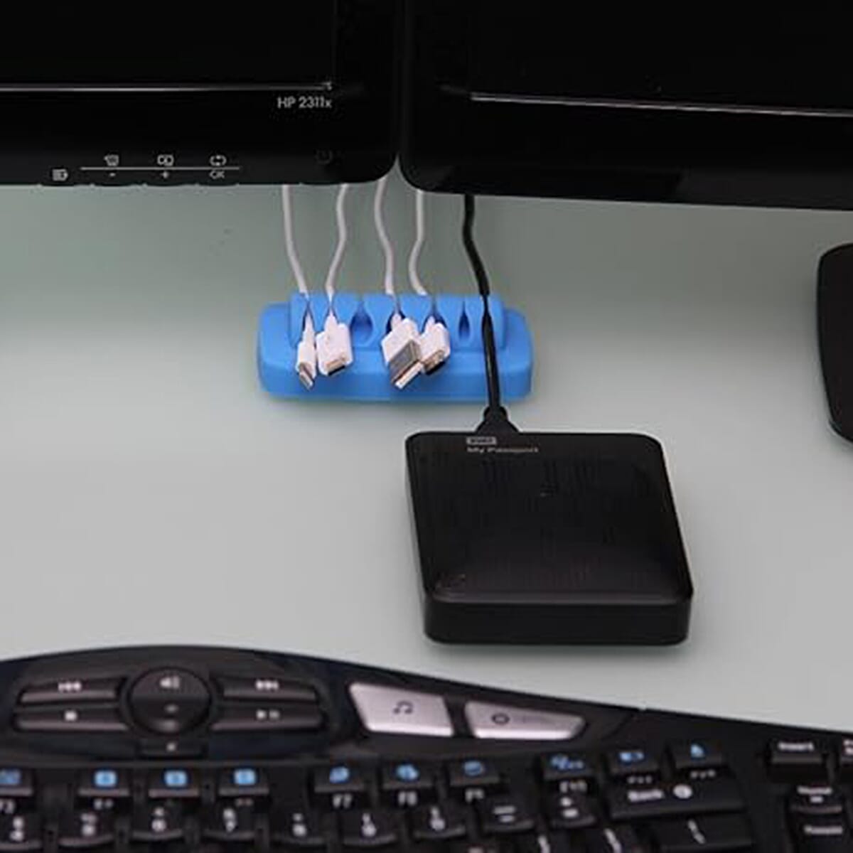 Compact and Weighted Cable Organiser for Office &amp; Home 8280739 1