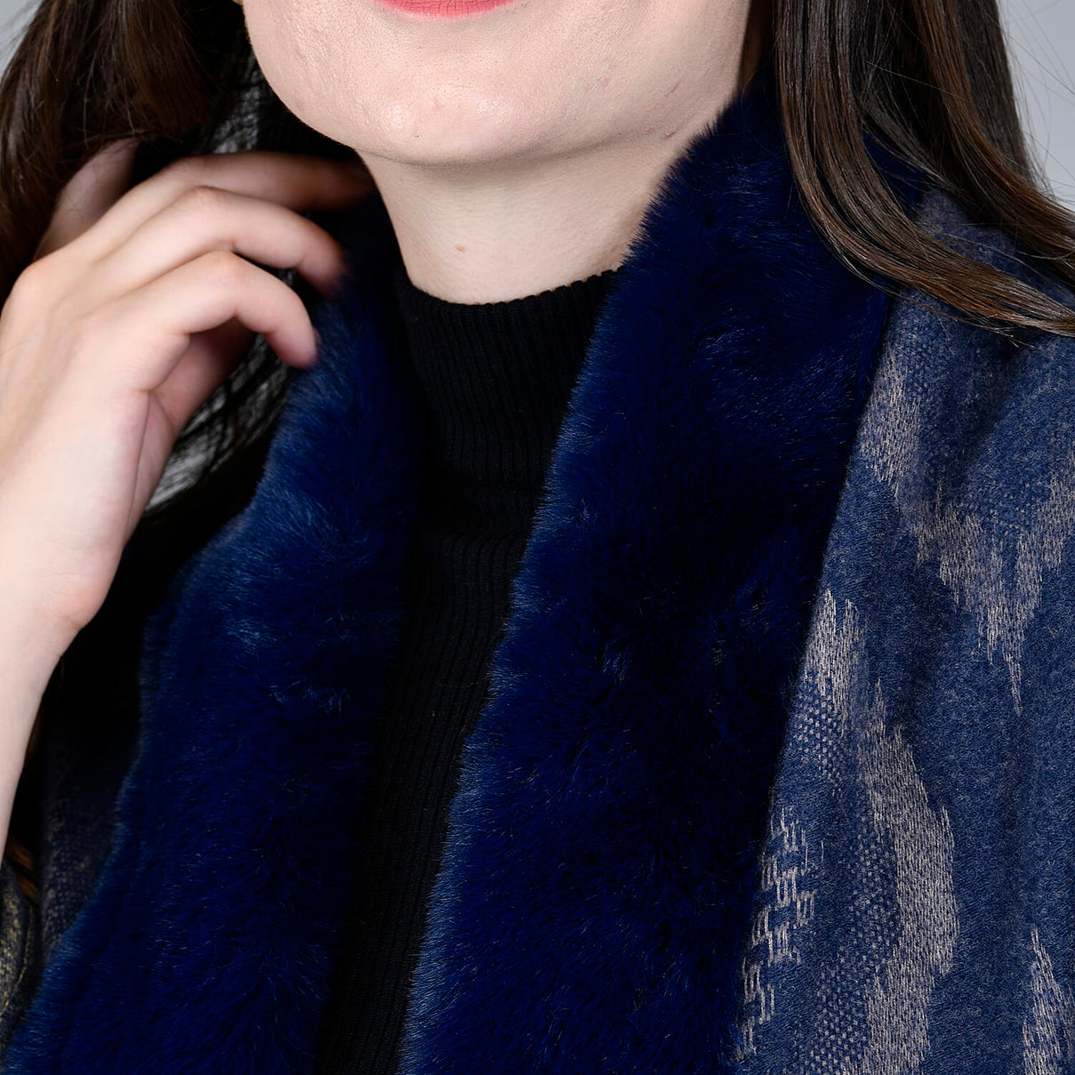 Ikat Pattern Faux Fur Kimono with Fringe - Dark Blue 7629430 5