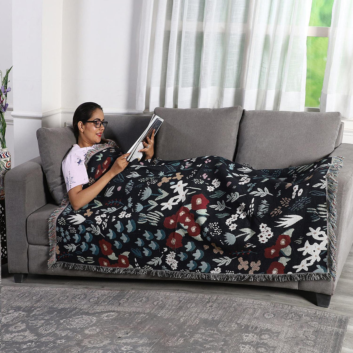 Jacquard Woven Floral Printed Throw Blanket with Fringes - Navy and Blue 6127346 2