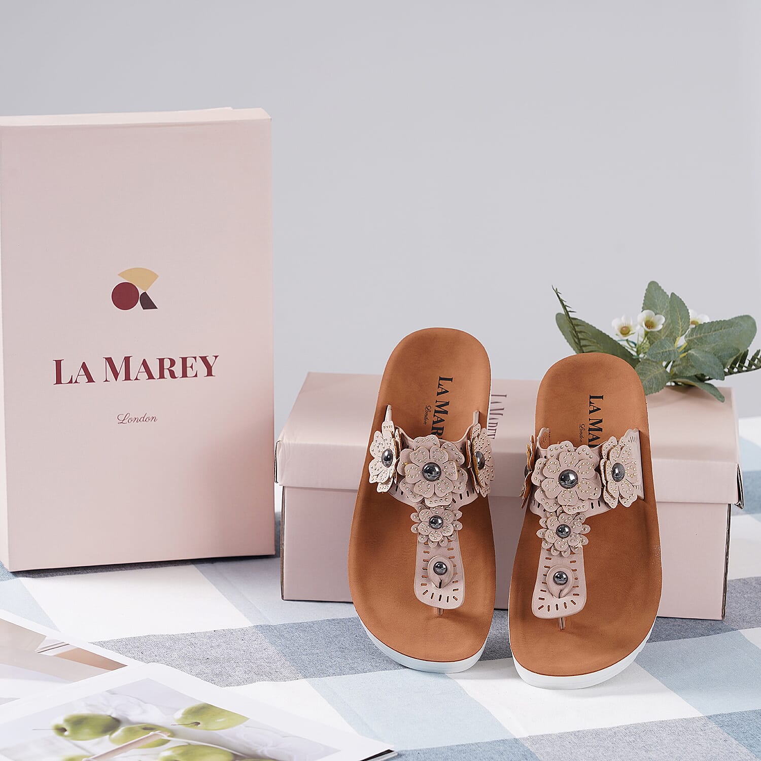 LA MAREY Floral Pattern Faux-Leather Slippers - Pink 3808906 2
