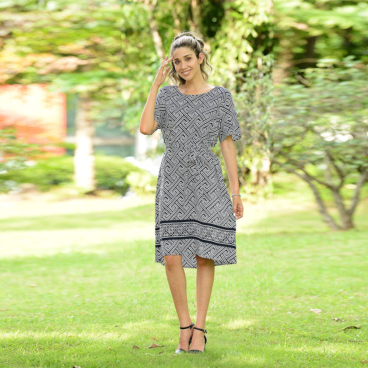 LA MAREY Fret Pattern Short Sleeve Dress - Navy and White 3842276 0